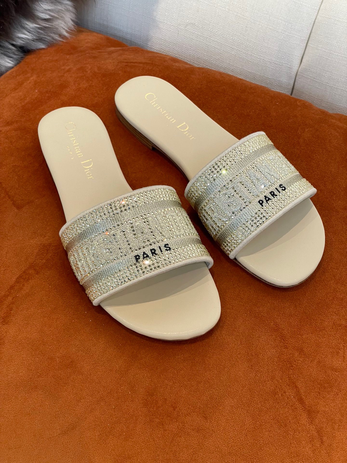 Bagsaaa D10r Dway Slide With Gold Thread And Rhinestones