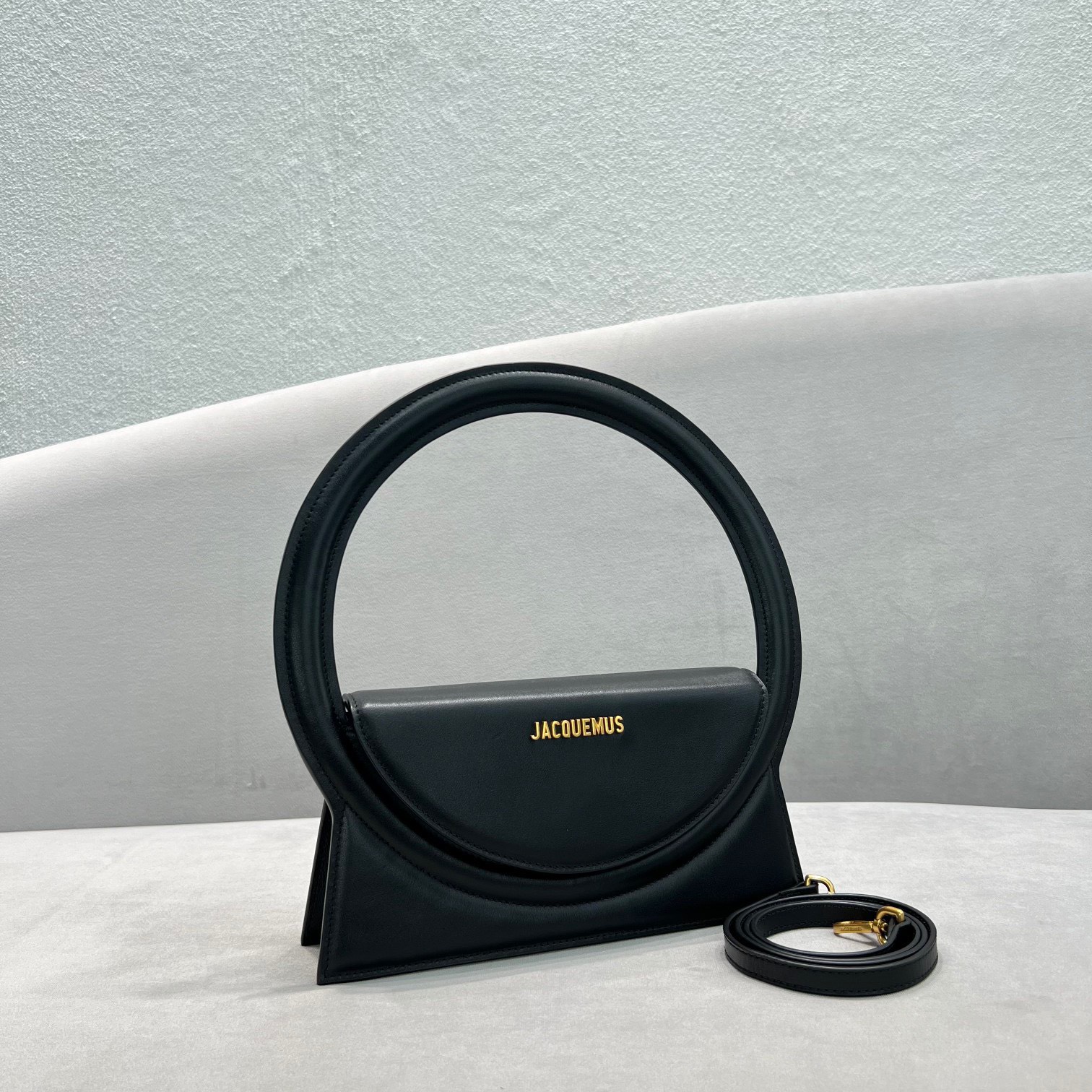 Bagsaaa Jacquemus Le Sac Rond Cirlce Bag Black -26 x 12.5 cm