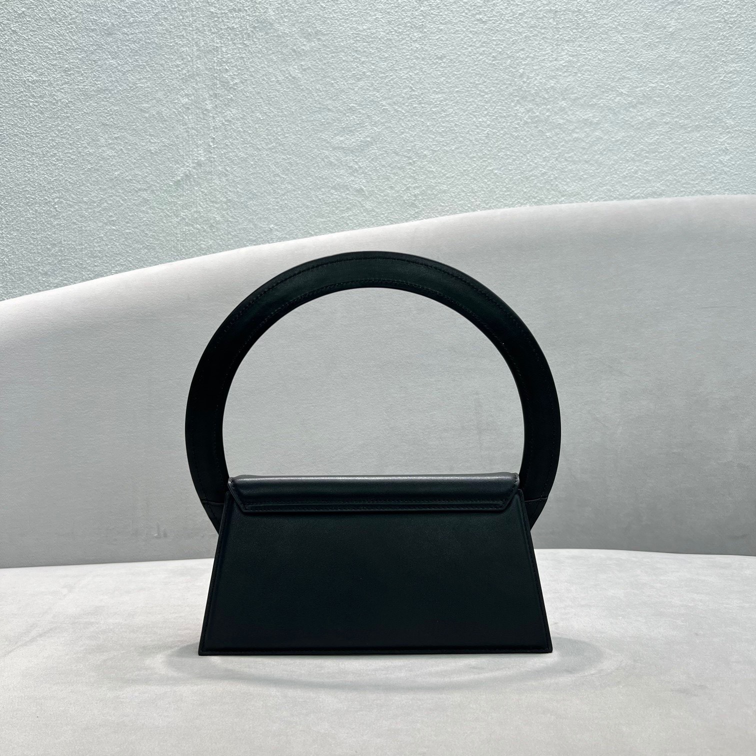 Bagsaaa Jacquemus Le Sac Rond Cirlce Bag Black -26 x 12.5 cm