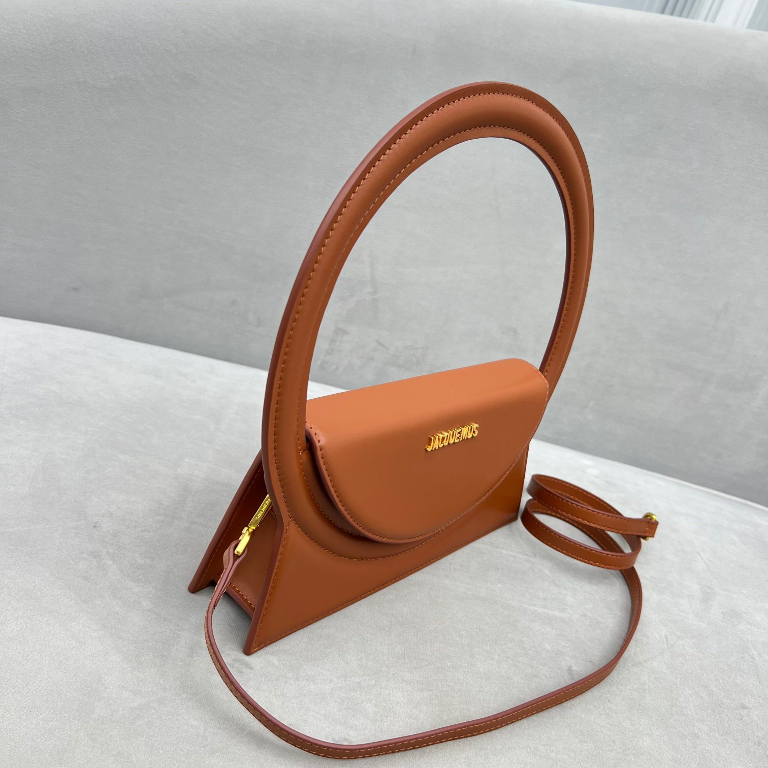 Bagsaaa Jacquemus Le Sac Rond Cirlce Bag Brown - 26 x 12.5 cm