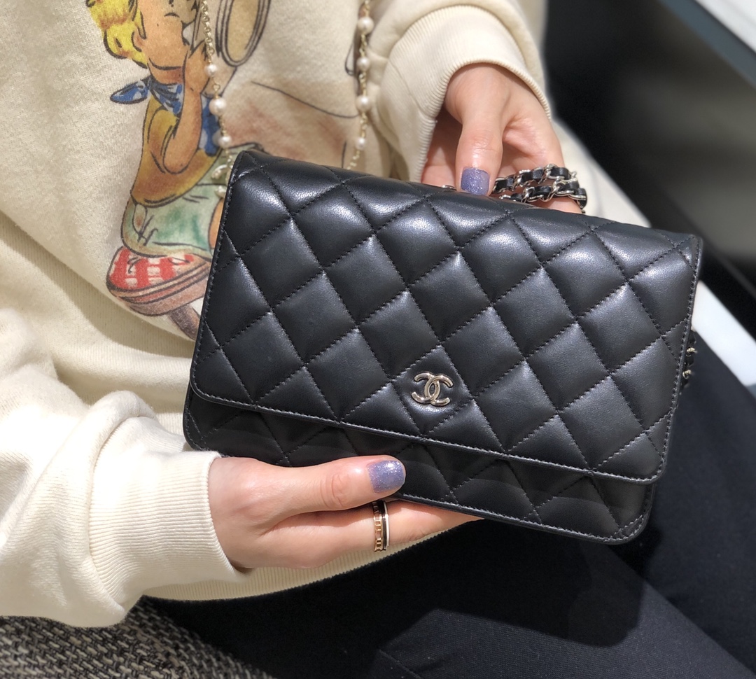 Bagsaaa Ch**el WOC Lambskin Leather Black With Silver Hardware - 19-3.5-12cm