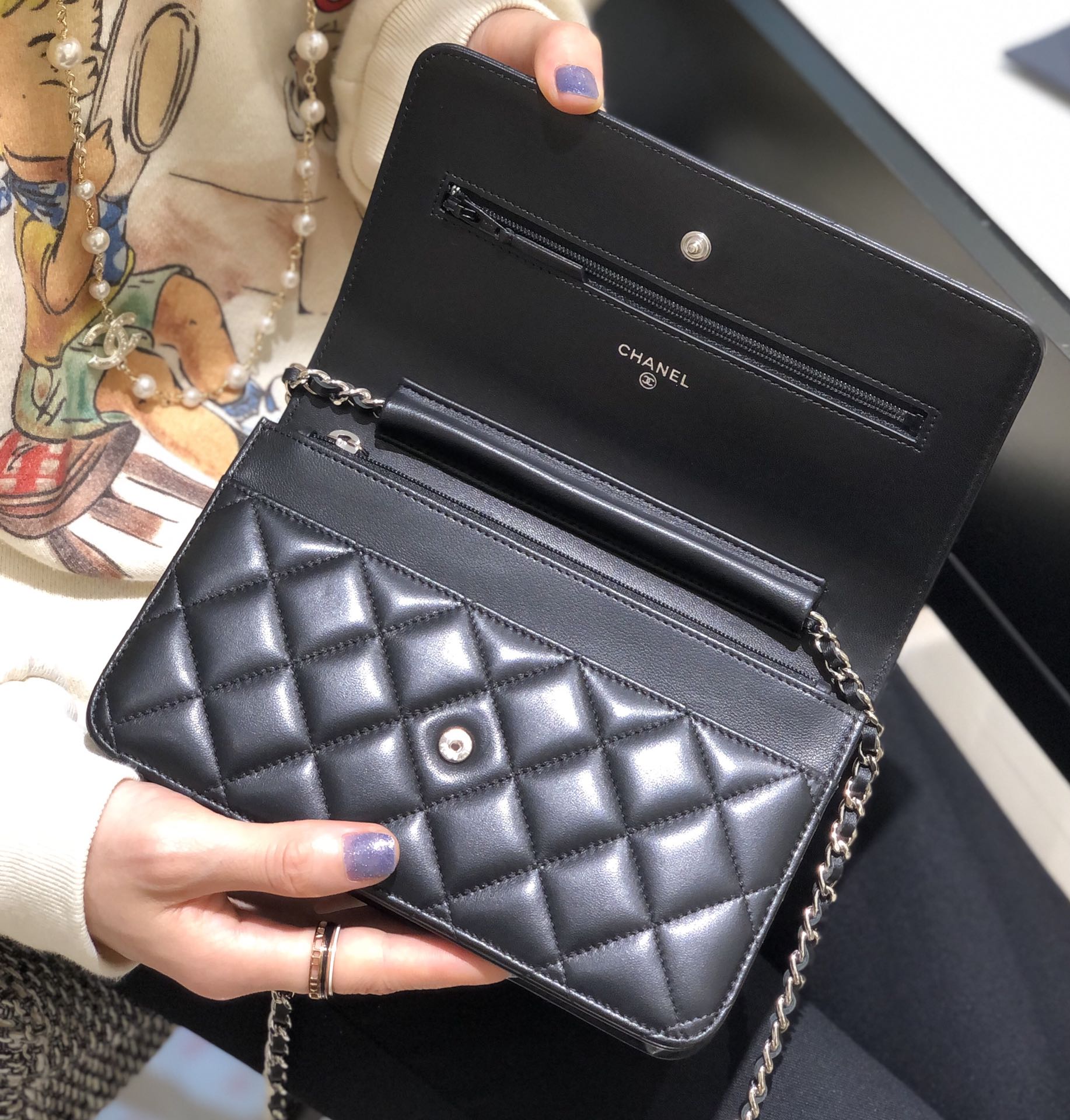Bagsaaa Ch**el WOC Lambskin Leather Black With Silver Hardware - 19-3.5-12cm
