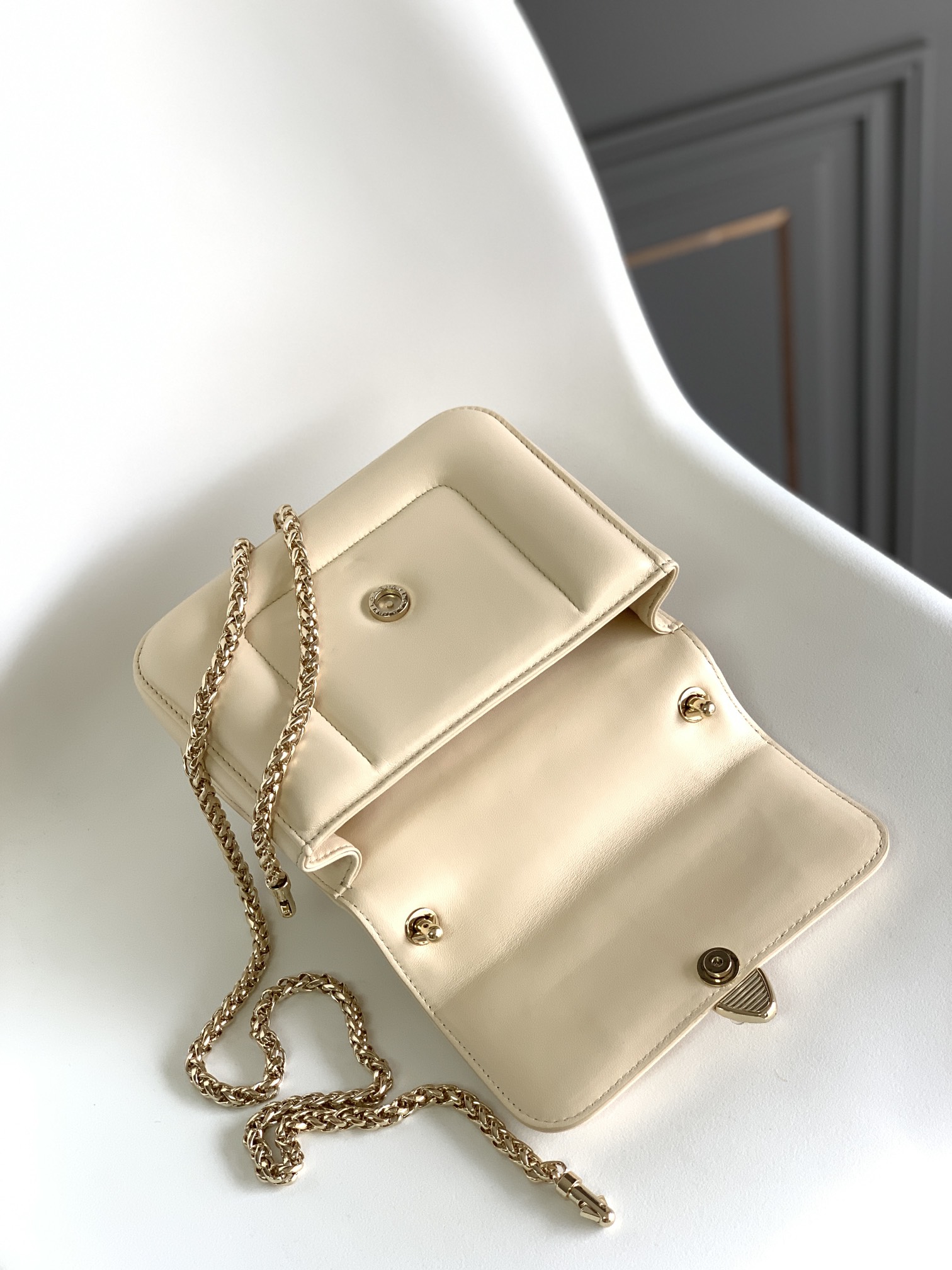 Bagsaaa Bv1g*ai x Mary Katrantzou Serpenti Off White - 19.2 X 15 X 6cm