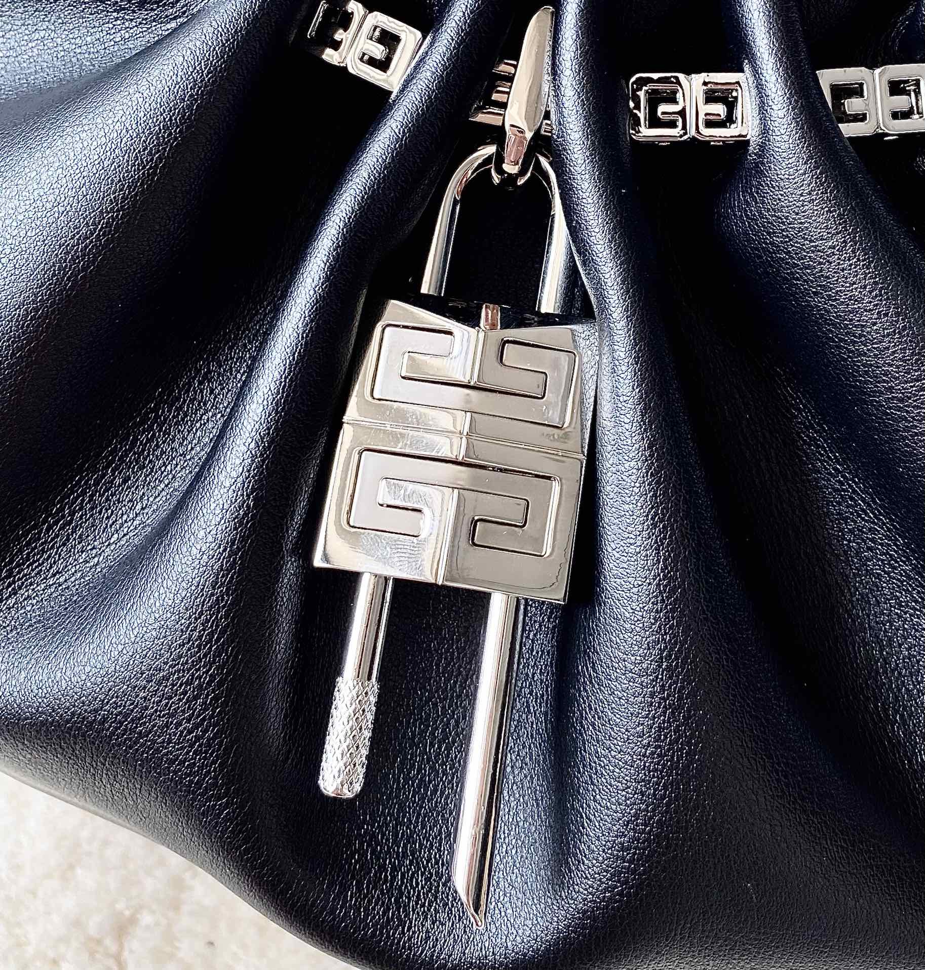 Bagsaaa Givenchy Kenny Black Bag - 32x22x17cm