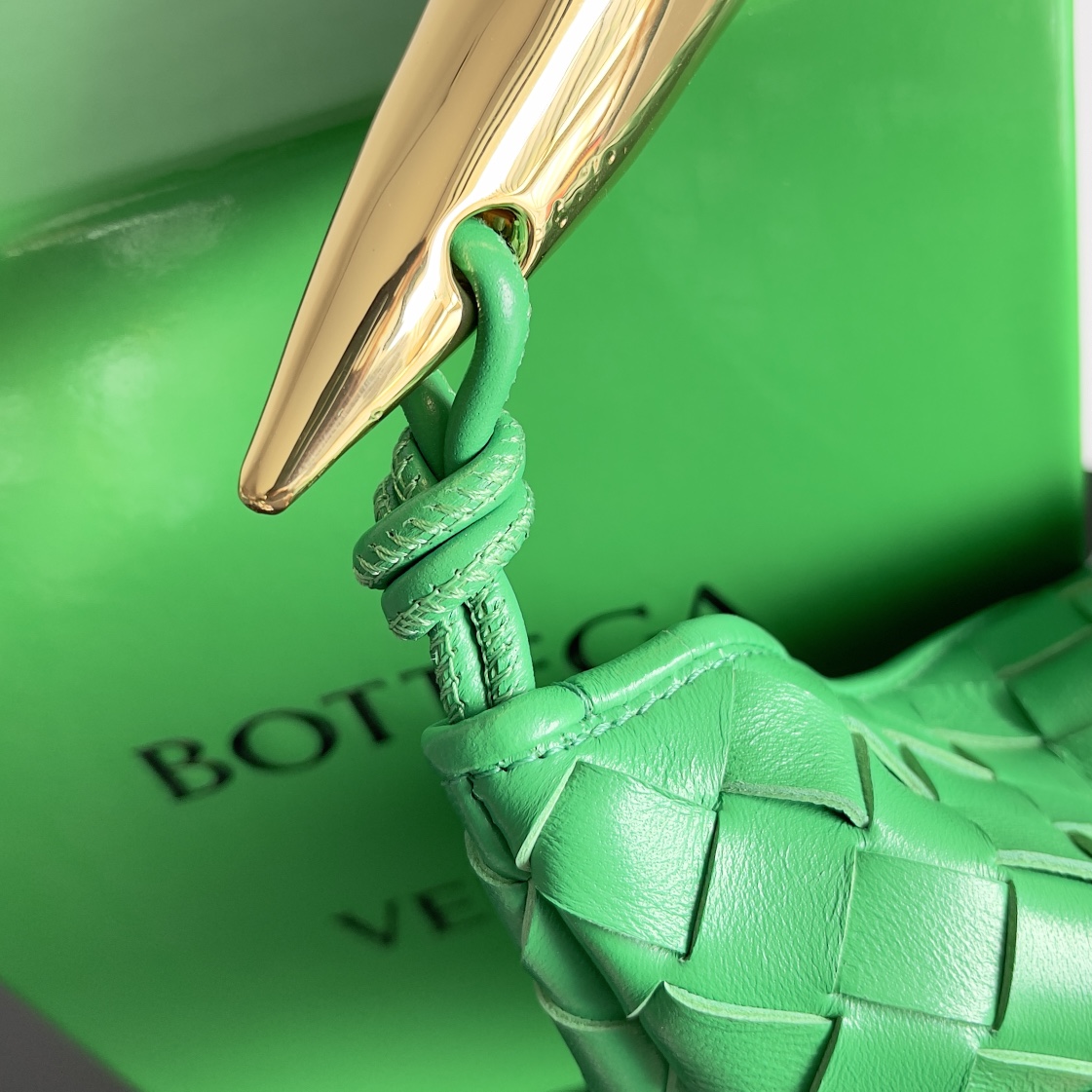 Bagsaaa B0tt*ga Ven*ta Sardine Top Handle Green Bag - 36*3*24cm