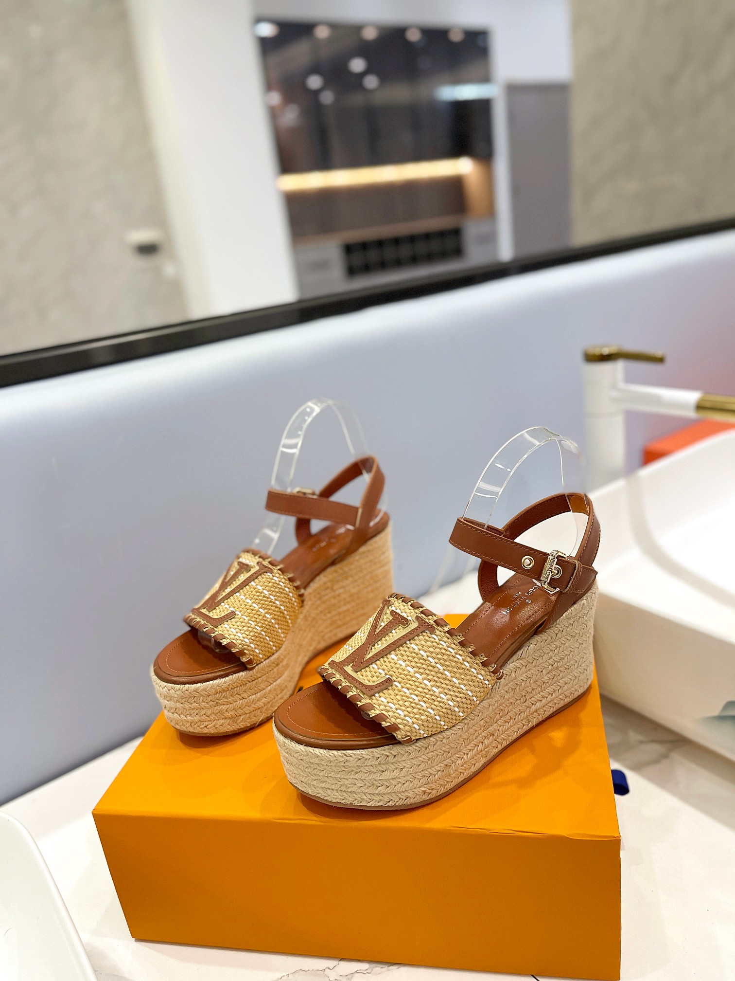 Bagsaaa L0vis Vvtt0n Wedge Sandal LV Logo Brown 
