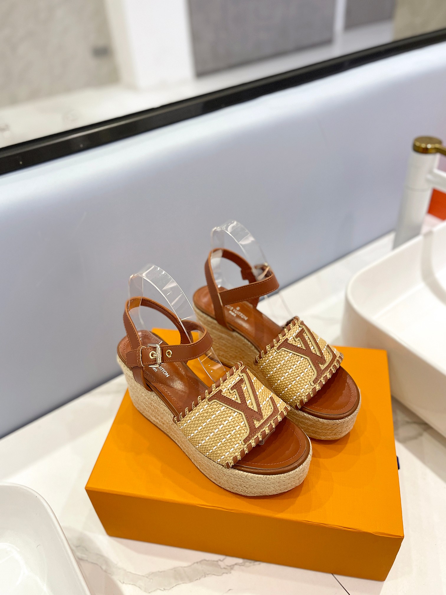 Bagsaaa L0vis Vvtt0n Wedge Sandal LV Logo Brown