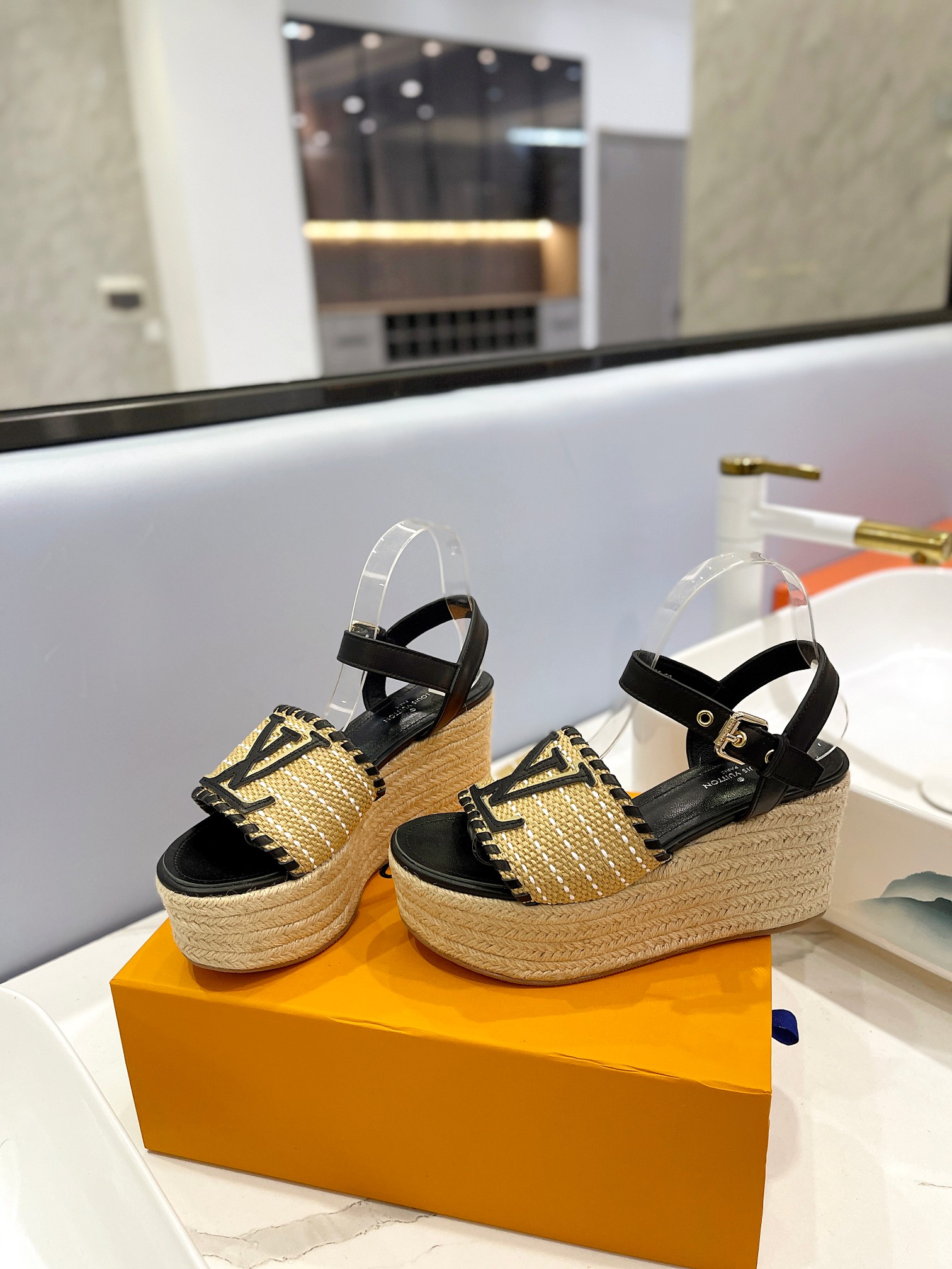 Bagsaaa L0vis Vvtt0n Wedge Sandal LV Logo Black