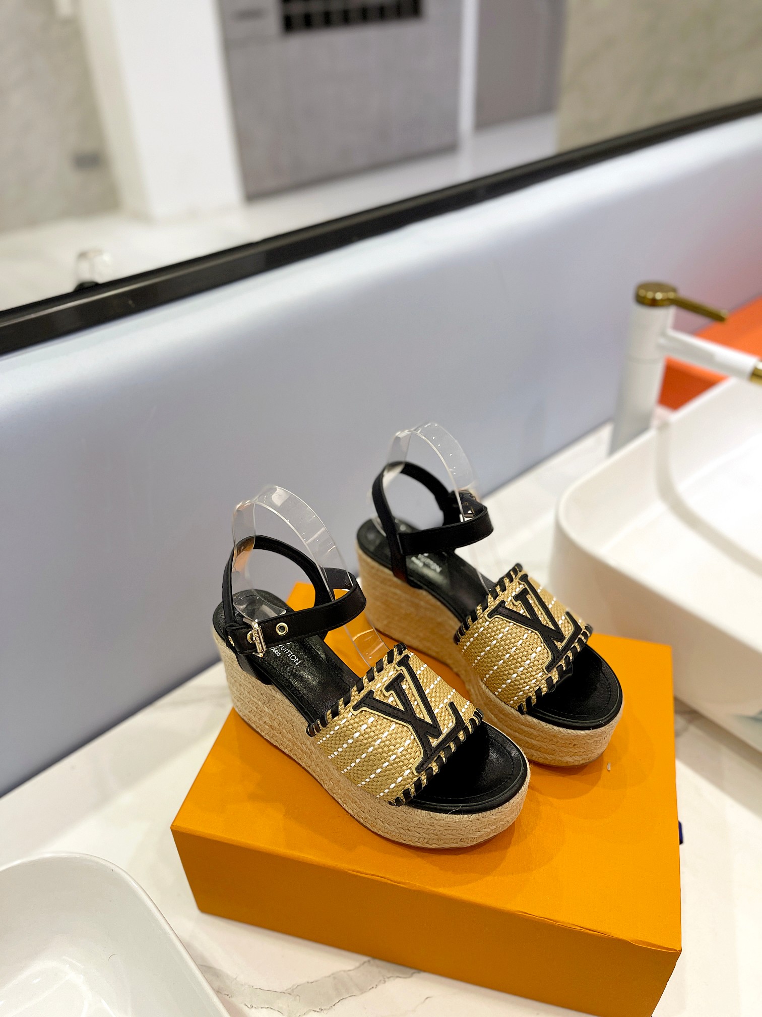 Bagsaaa L0vis Vvtt0n Wedge Sandal LV Logo Black
