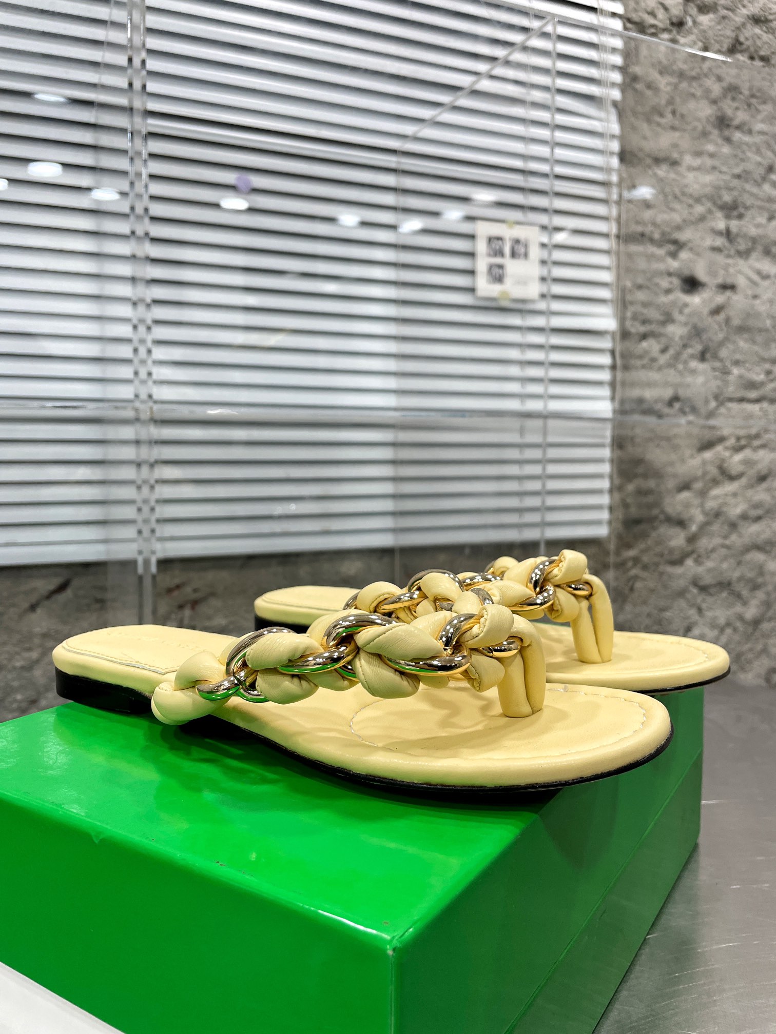 Bagsaaa B0tt*ga Ven*ta Rubber Lido In Cane Sugar Yellow