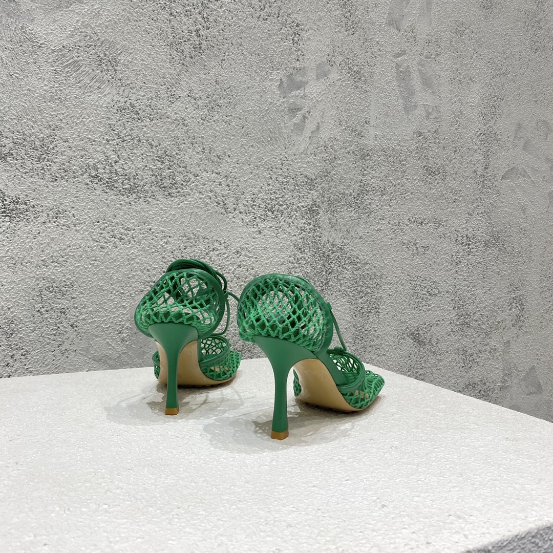 Bagsaaa B0tt*ga Ven*ta Stretch Leather Trimmed Mesh Pumps in Green