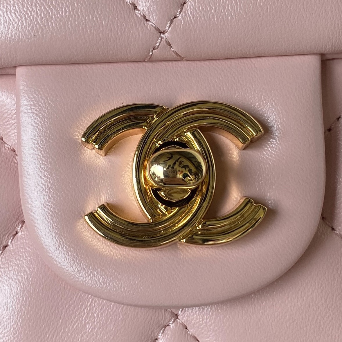 Bagsaaa Ch**el Flap Bag Lambskin Leather Gold Handle In Pink - 13X21X8cm