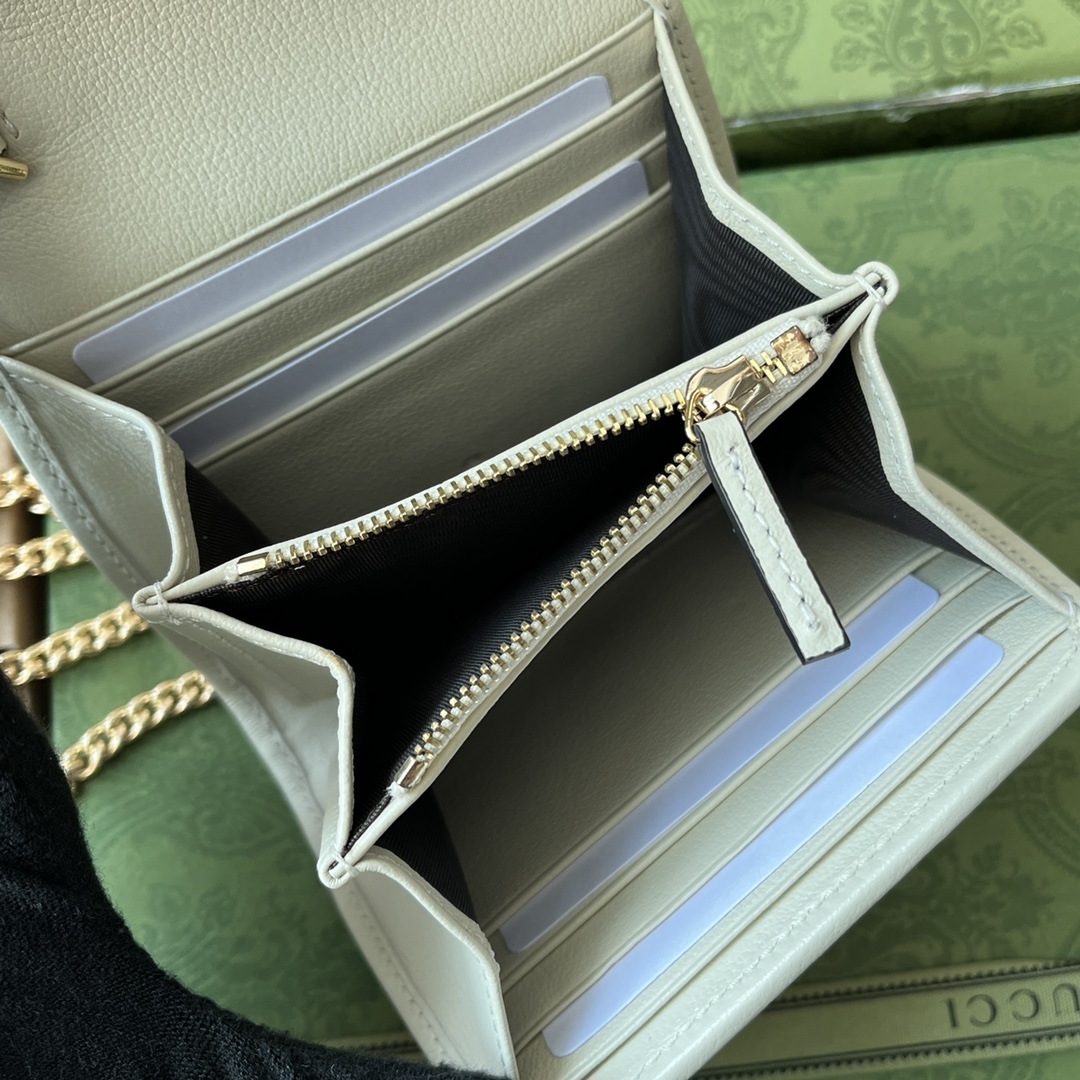 Bagsaaa Gvc*1 Blondie medium chain wallet white - W12.5cm x H11cm x D2.5cm