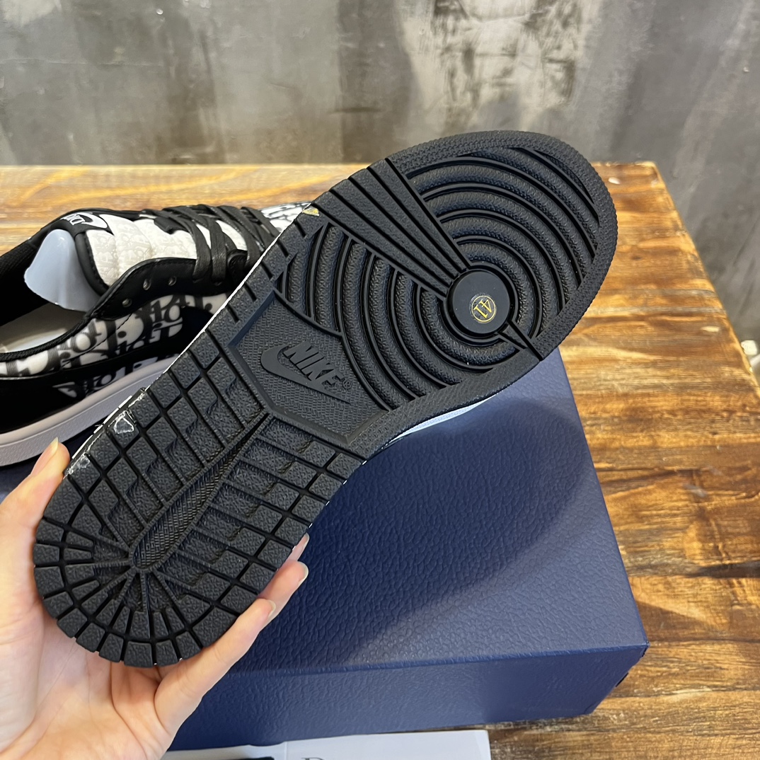 Bagsaaa Nike x D10r Dunk Low White and Black Sneakers