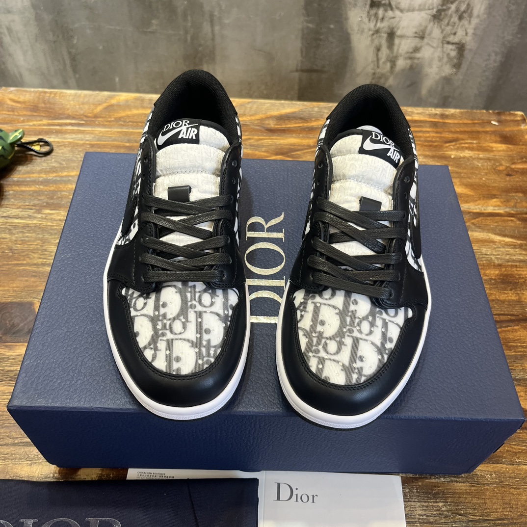 Bagsaaa Nike x D10r Dunk Low White and Black Sneakers