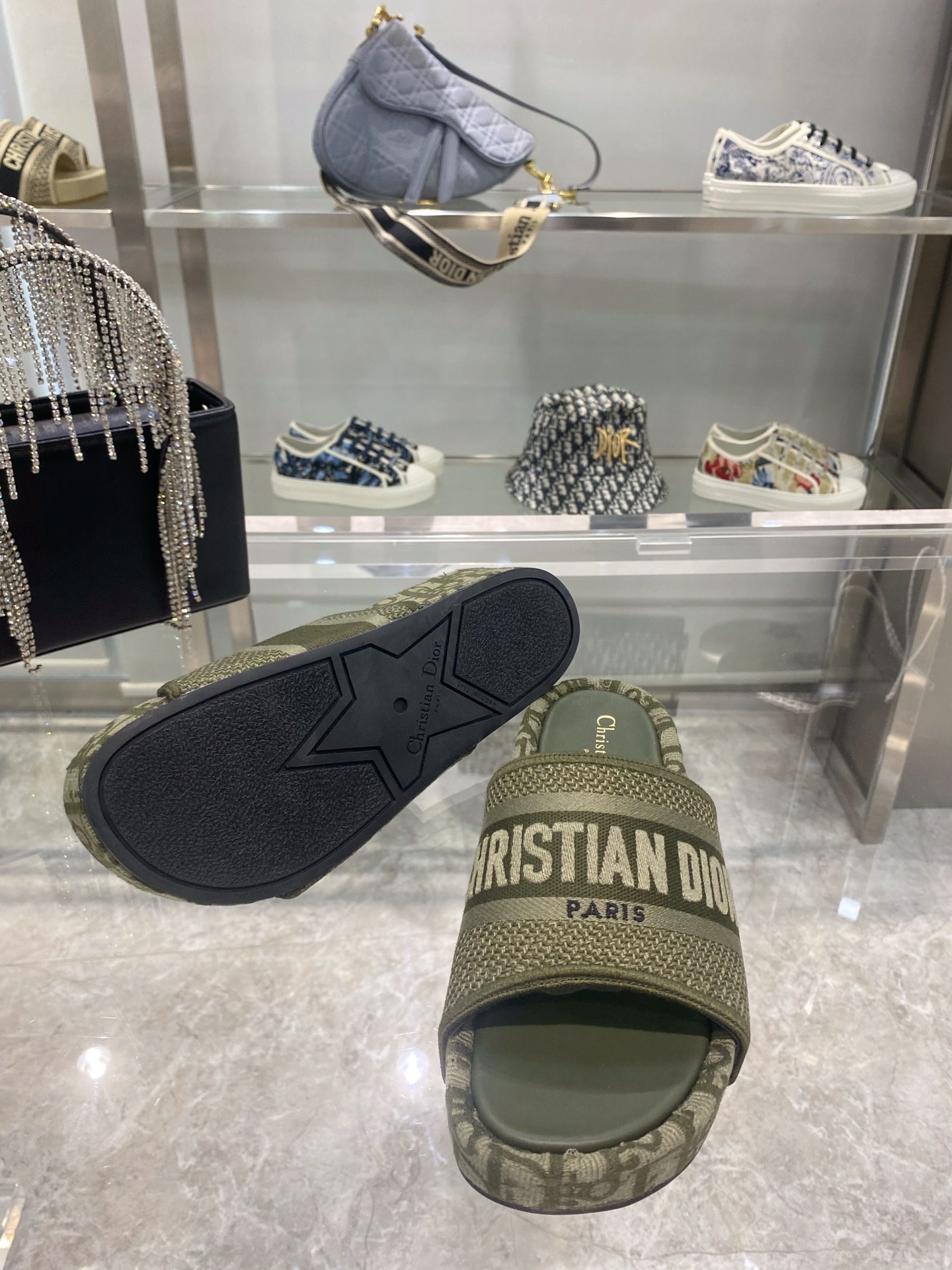 Bagsaa D10r Dway Green Sandals