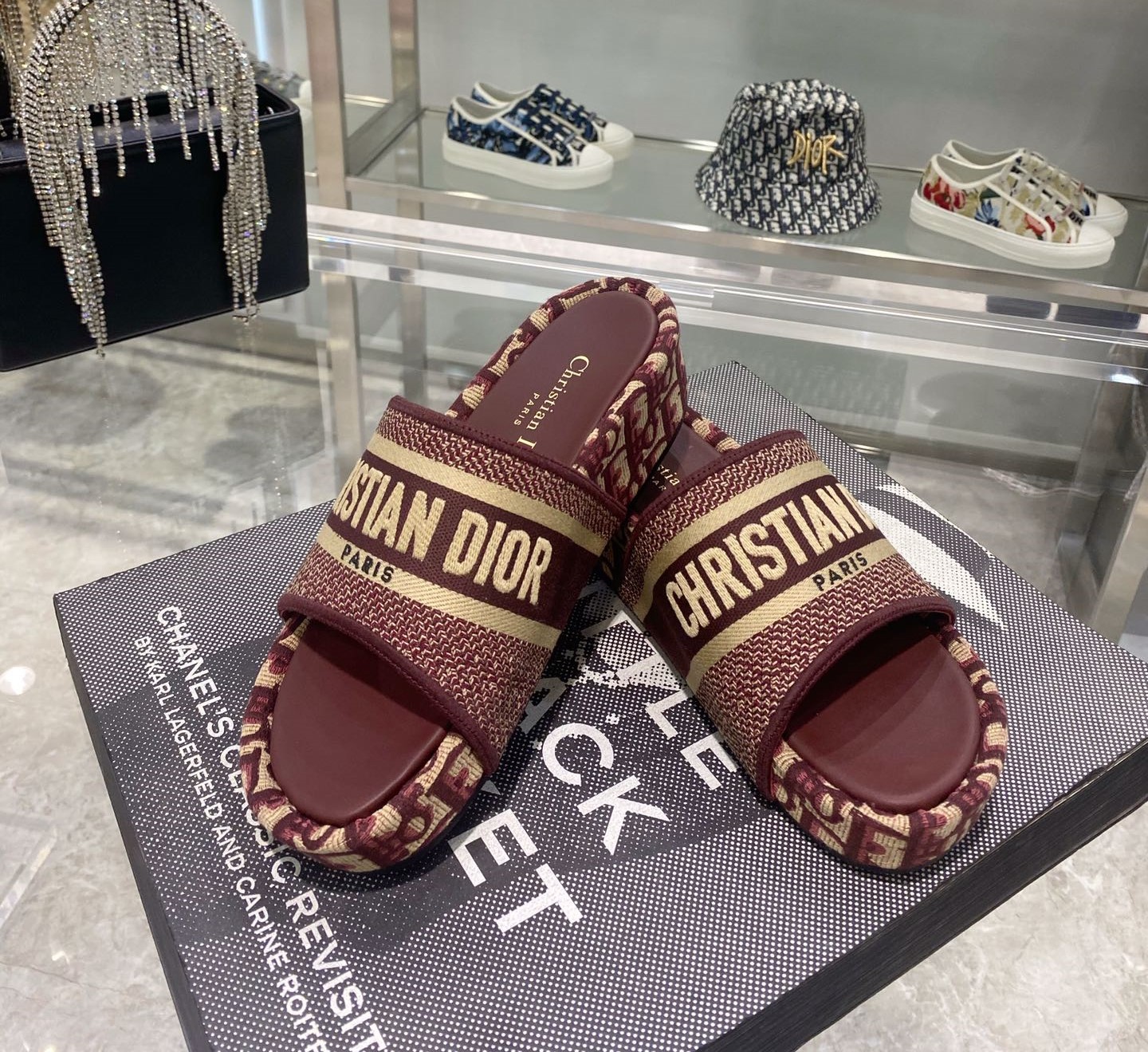 Bagsaa D10r Dway Red Sandals