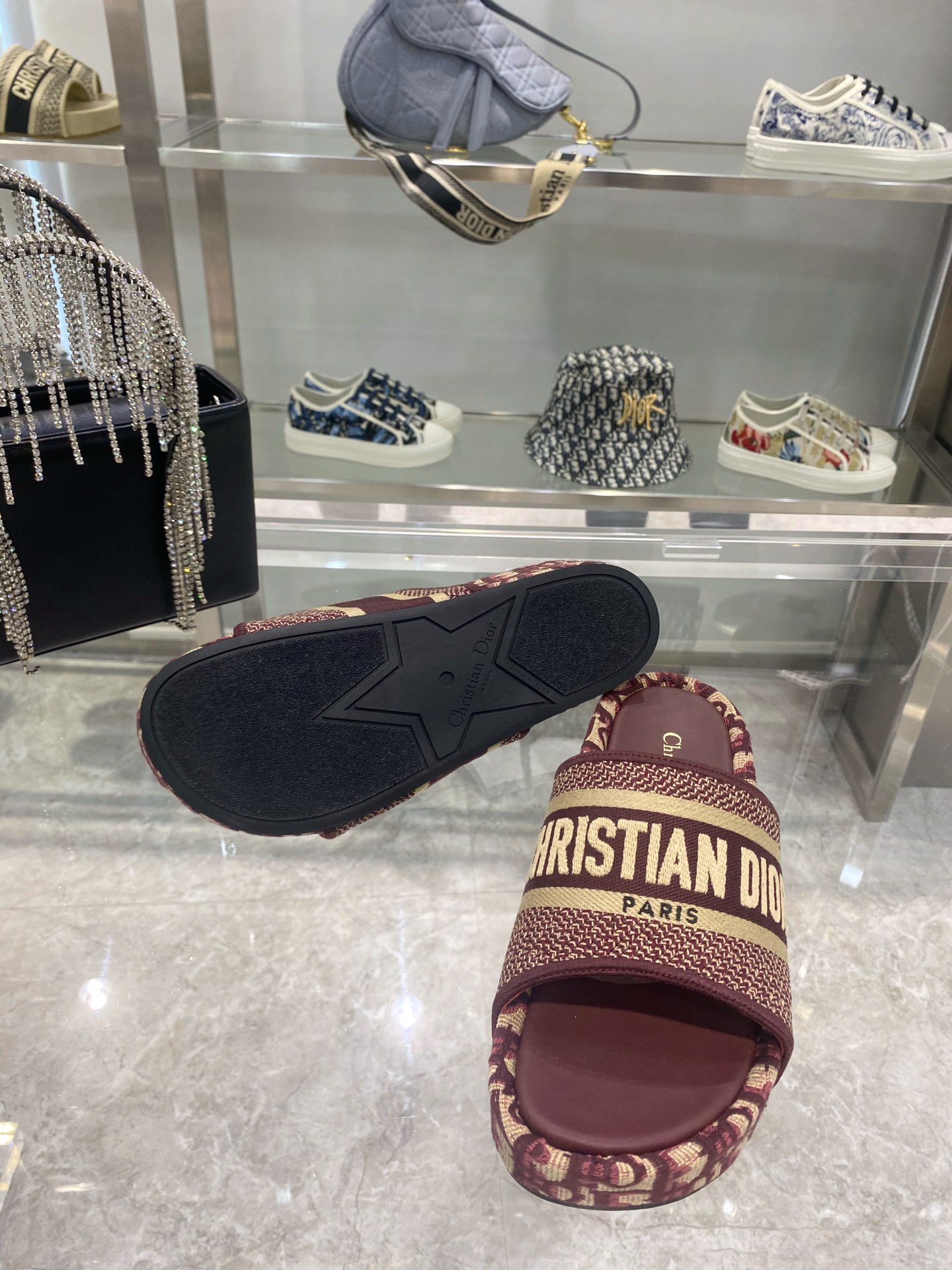 Bagsaa D10r Dway Red Sandals