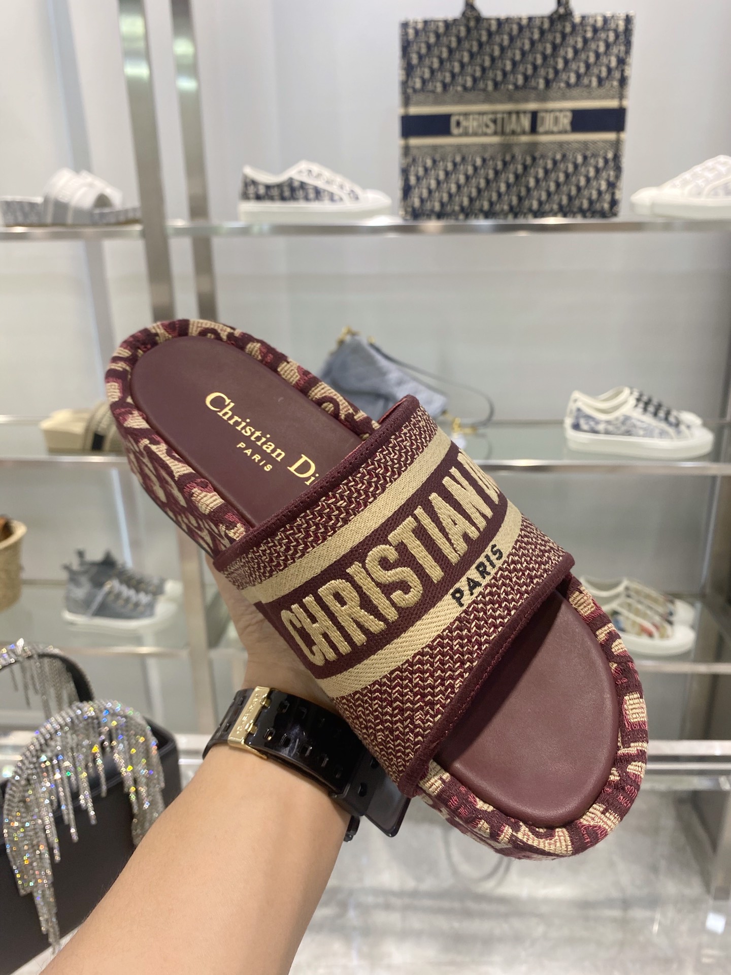 Bagsaa D10r Dway Red Sandals