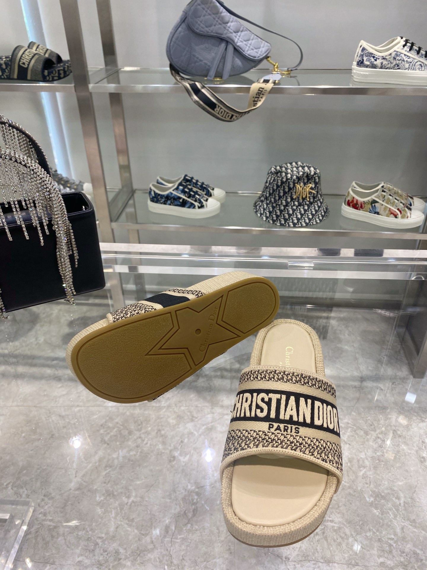 Bagsaa D10r Dway Beige Sandals