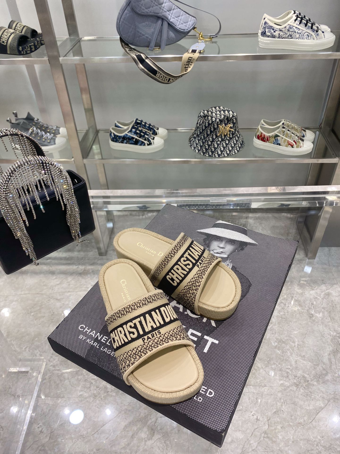 Bagsaa D10r Dway Beige Sandals