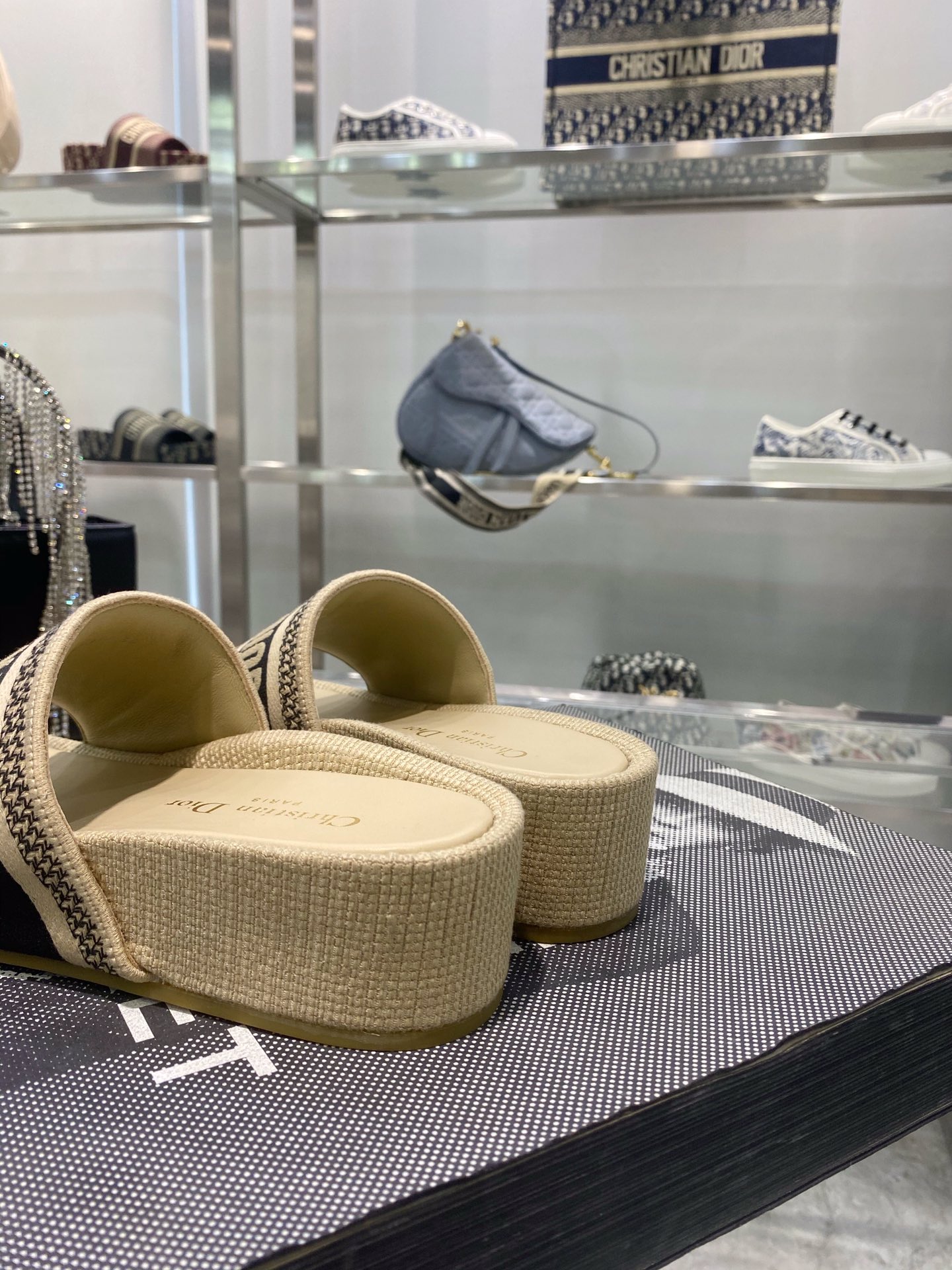 Bagsaa D10r Dway Beige Sandals