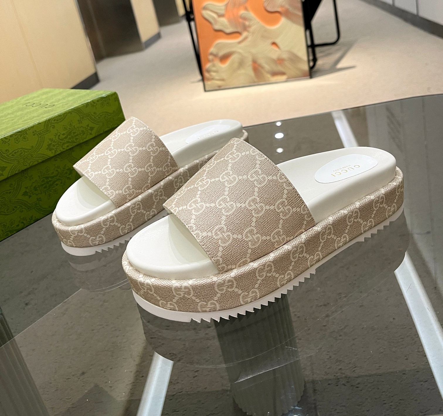 Bagsaaa Gvc*1 Jumbo GG platform beige slide sandal