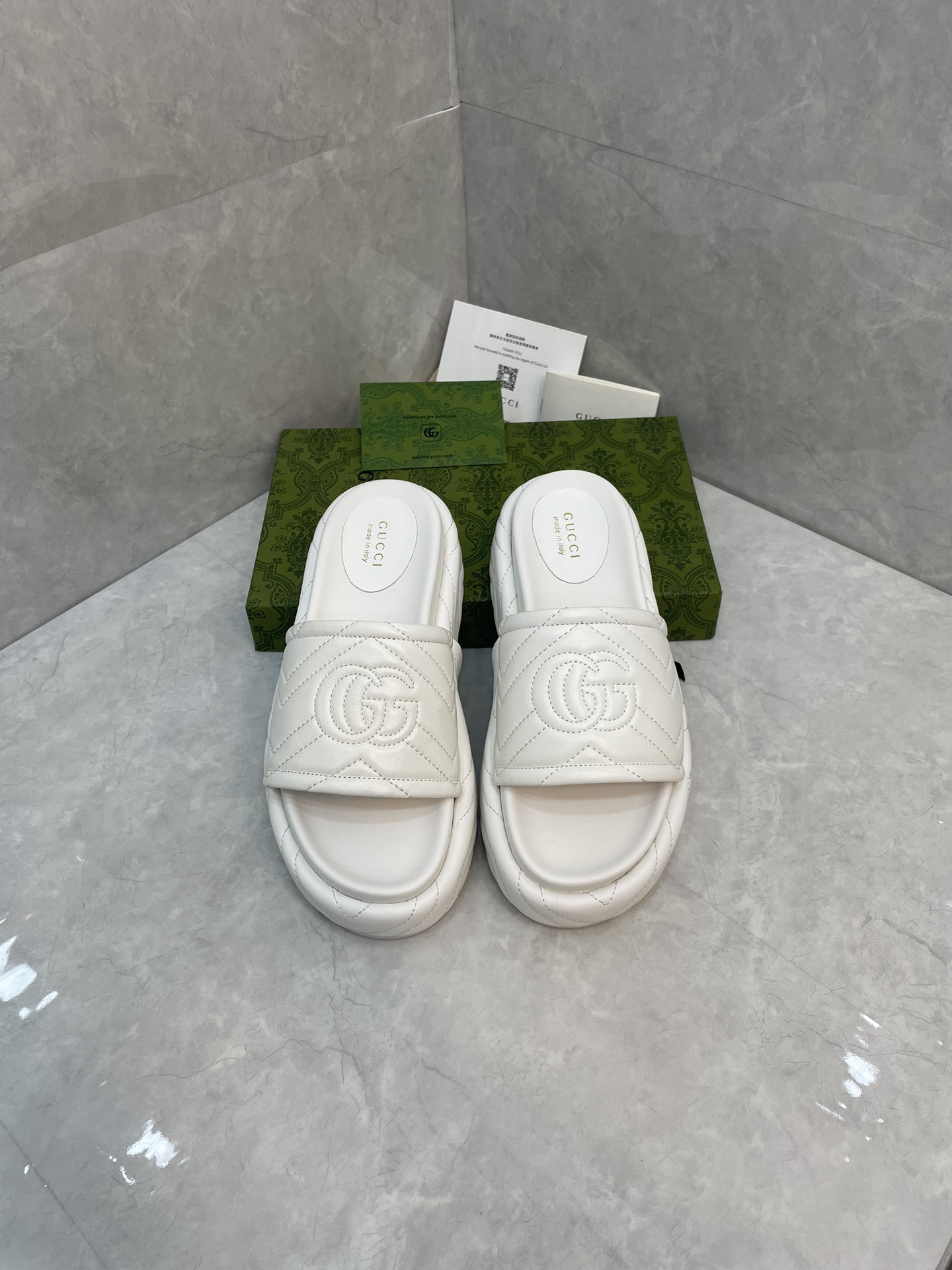 Bagsaaa Gvc*1 Interlocking G Slides White