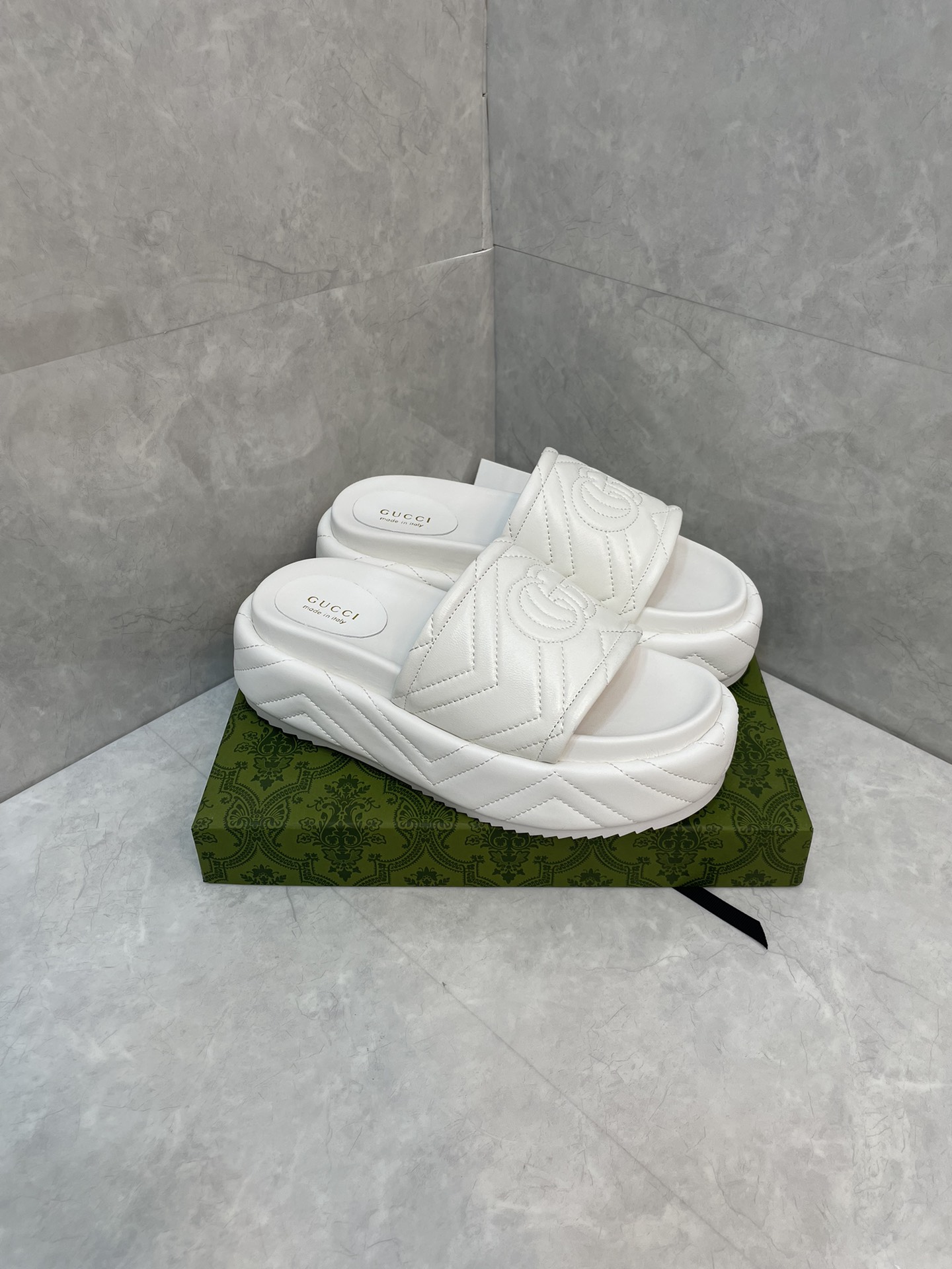 Bagsaaa Gvc*1 Interlocking G Slides White
