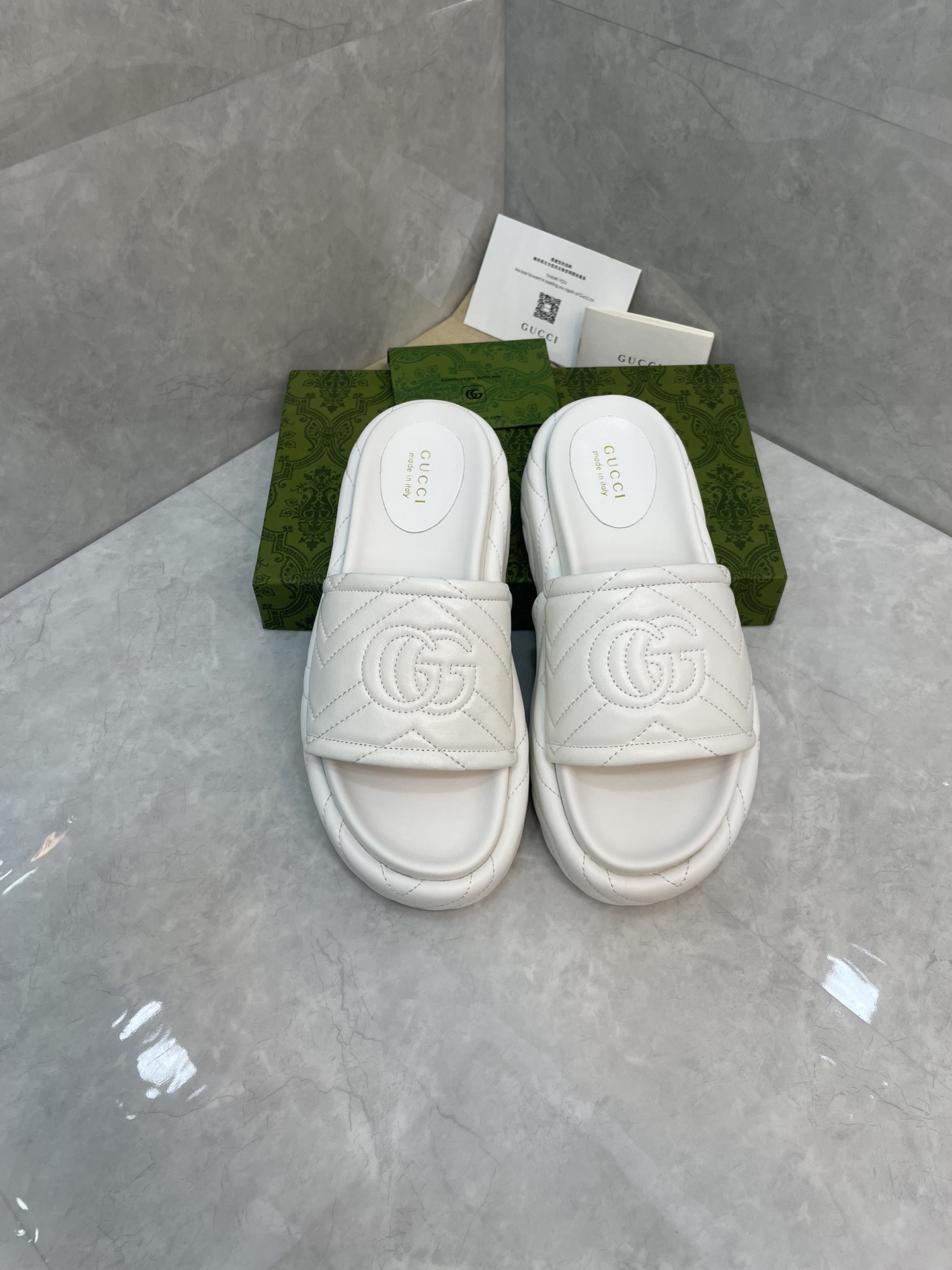 Bagsaaa Gvc*1 Interlocking G Slides White