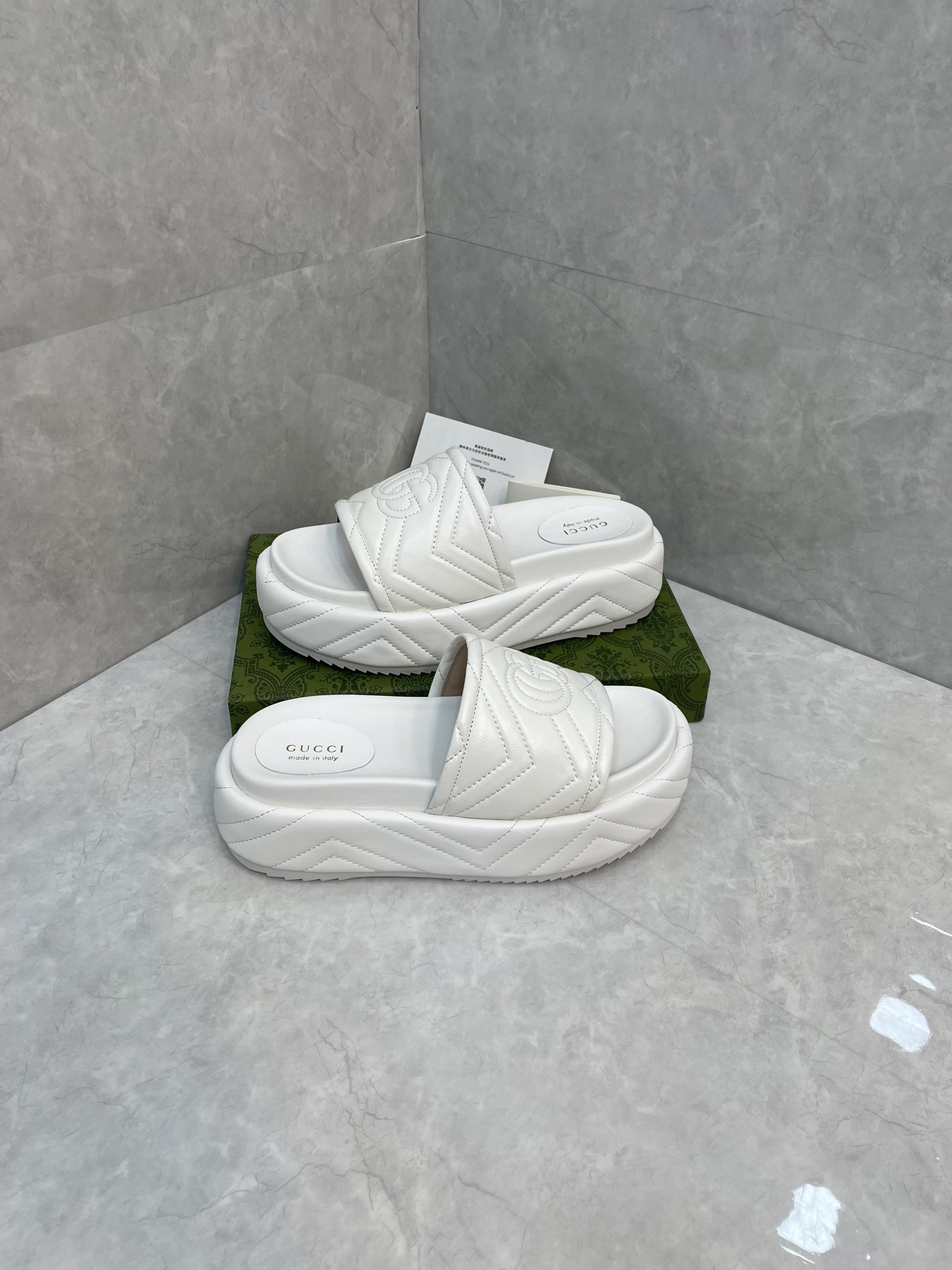 Bagsaaa Gvc*1 Interlocking G Slides White