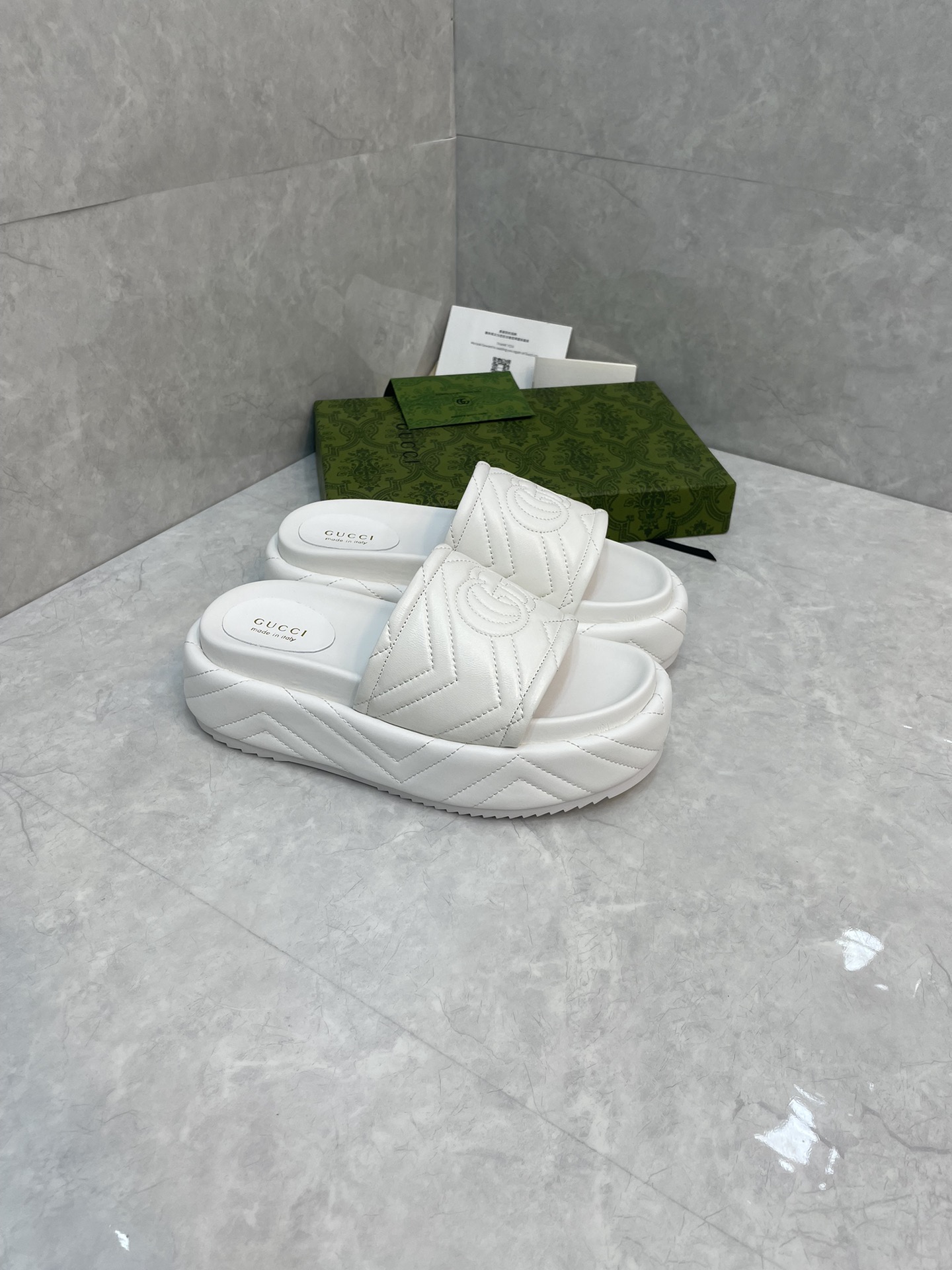 Bagsaaa Gvc*1 Interlocking G Slides White