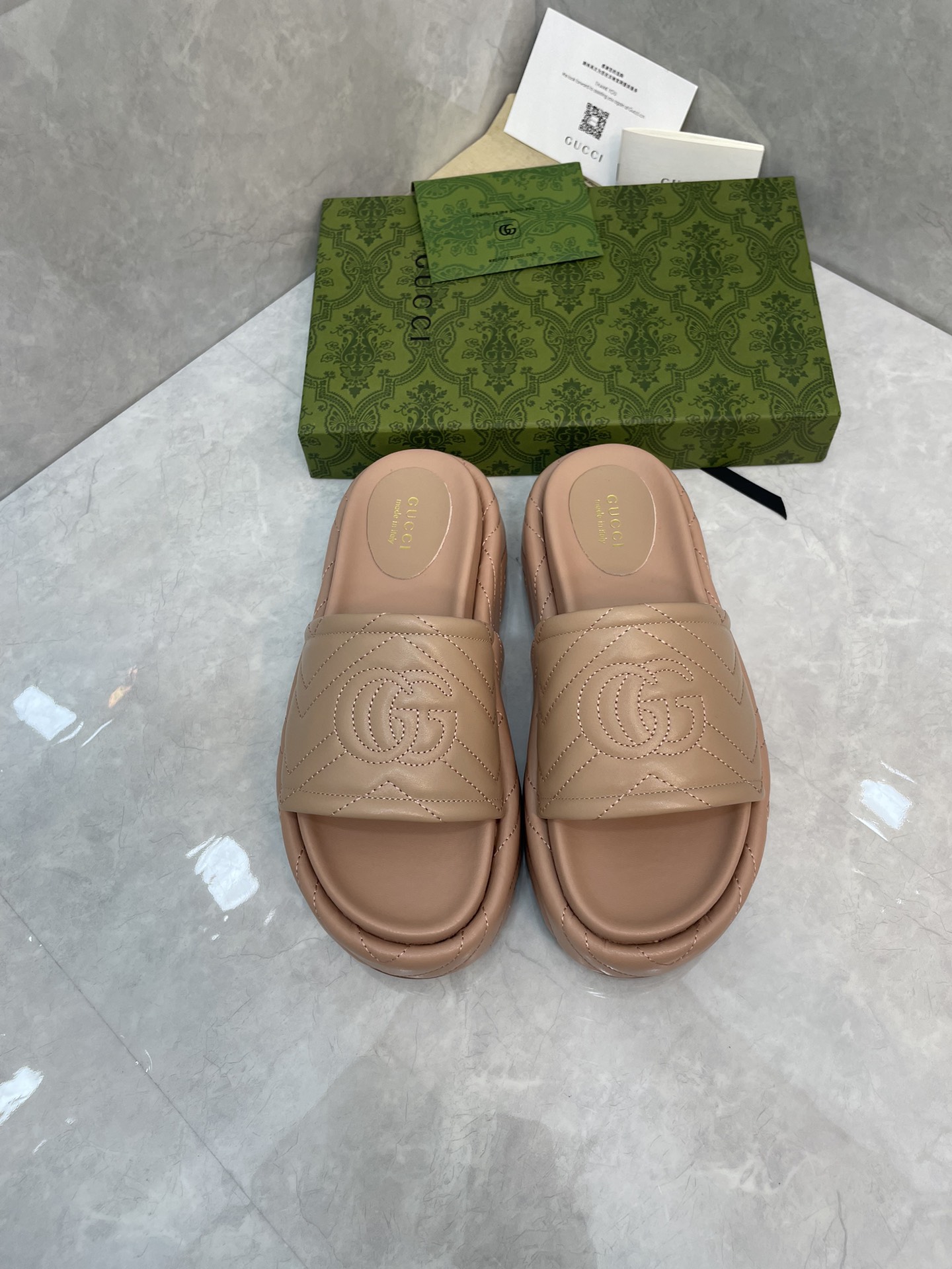 Bagsaaa Gvc*1 Interlocking G Slides Beige