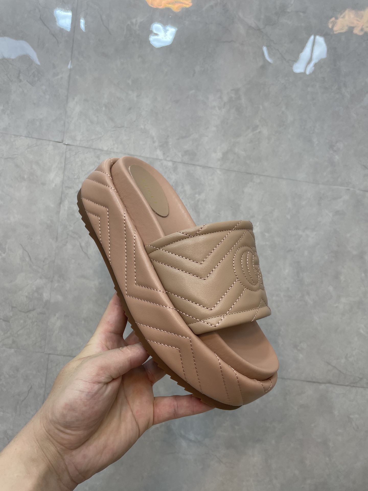 Bagsaaa Gvc*1 Interlocking G Slides Beige