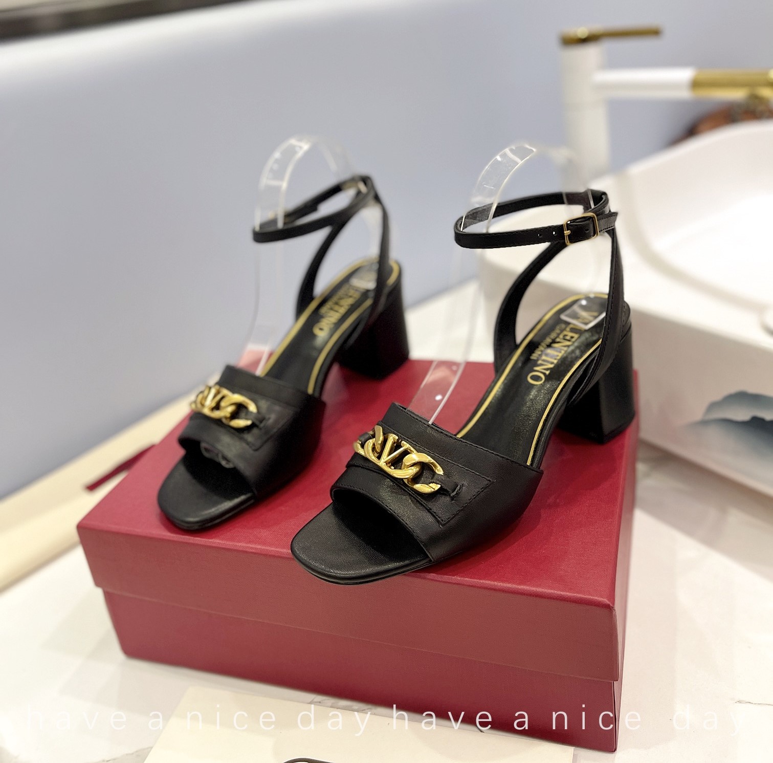 Bagsaaa Va1e*ntin0 Black Sandals