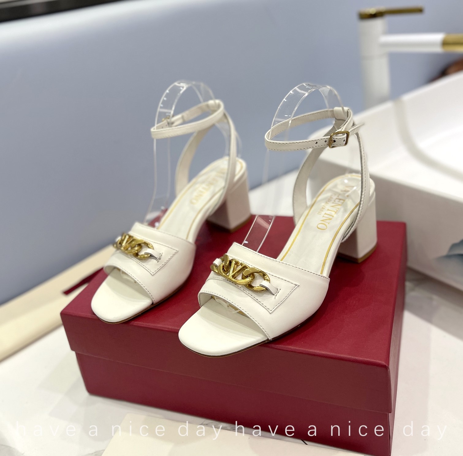 Bagsaaa Va1e*ntin0 White Sandals