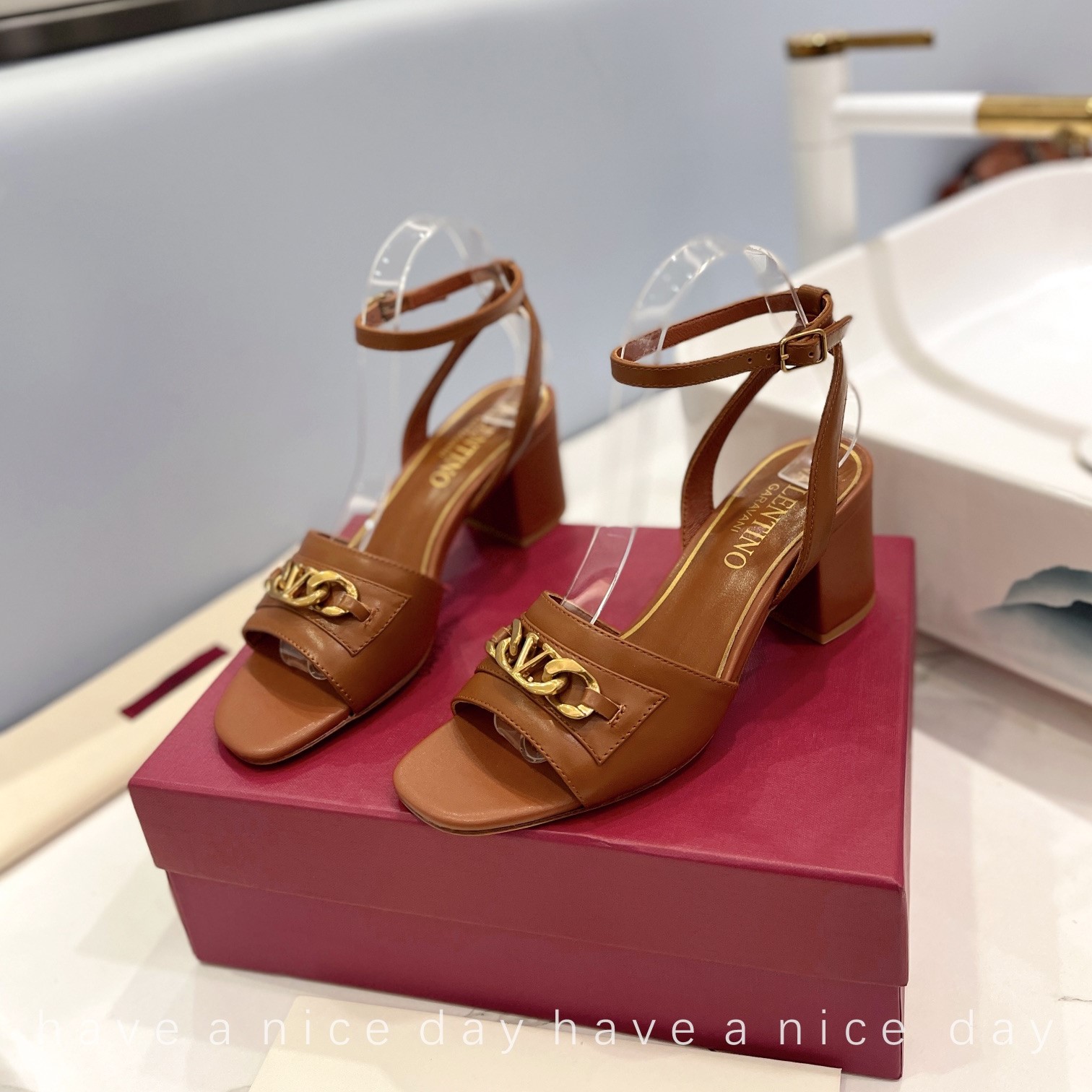 Bagsaaa Va1e*ntin0 Brown Sandals