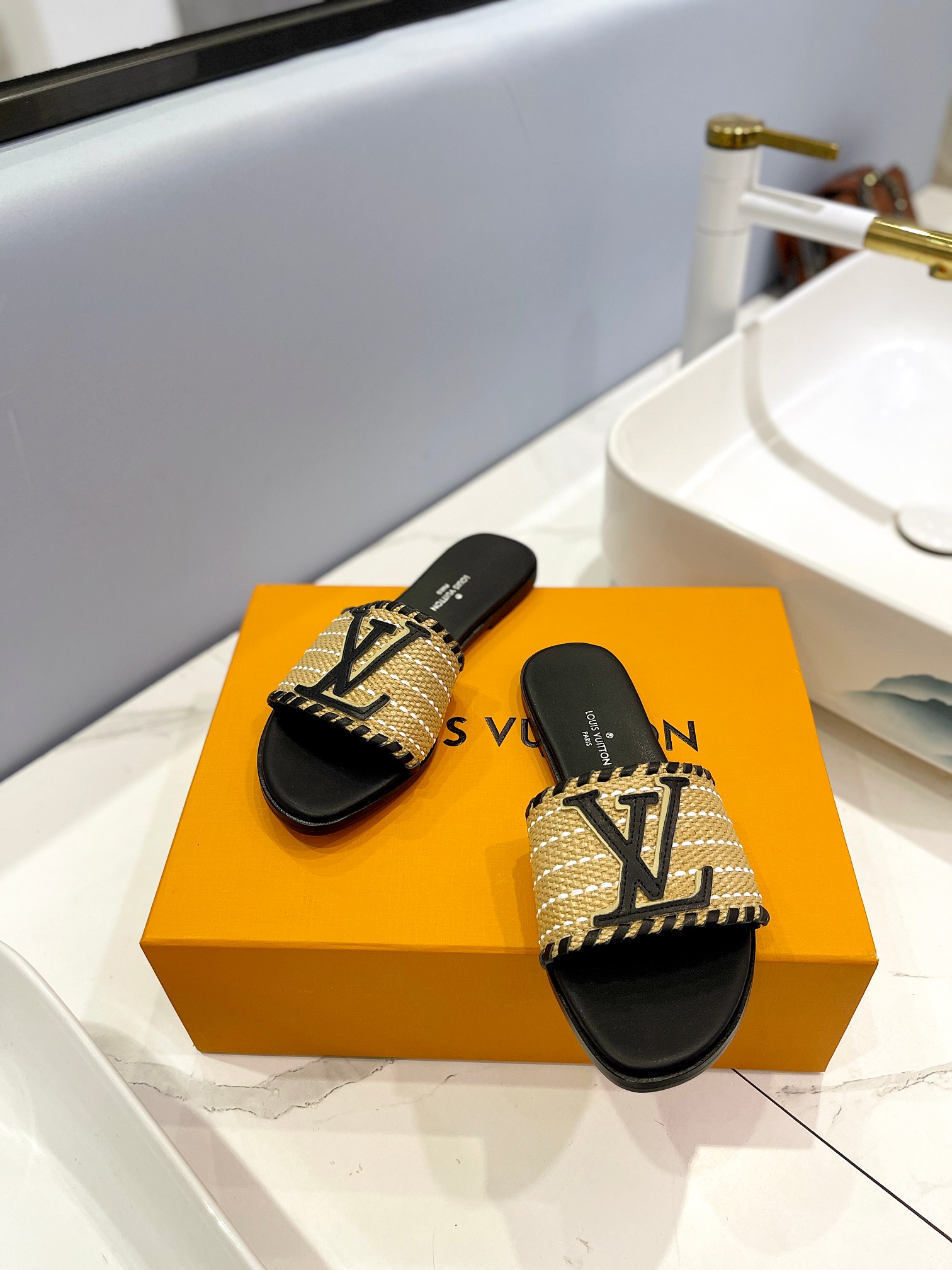 Bagsaaa L0vis Vvtt0n Flat Slides Black