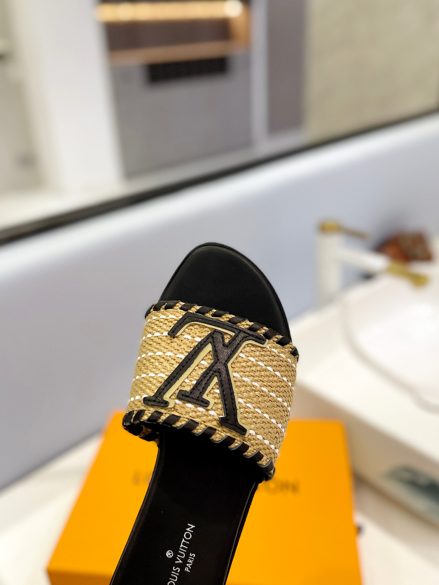 Bagsaaa L0vis Vvtt0n Flat Slides Black
