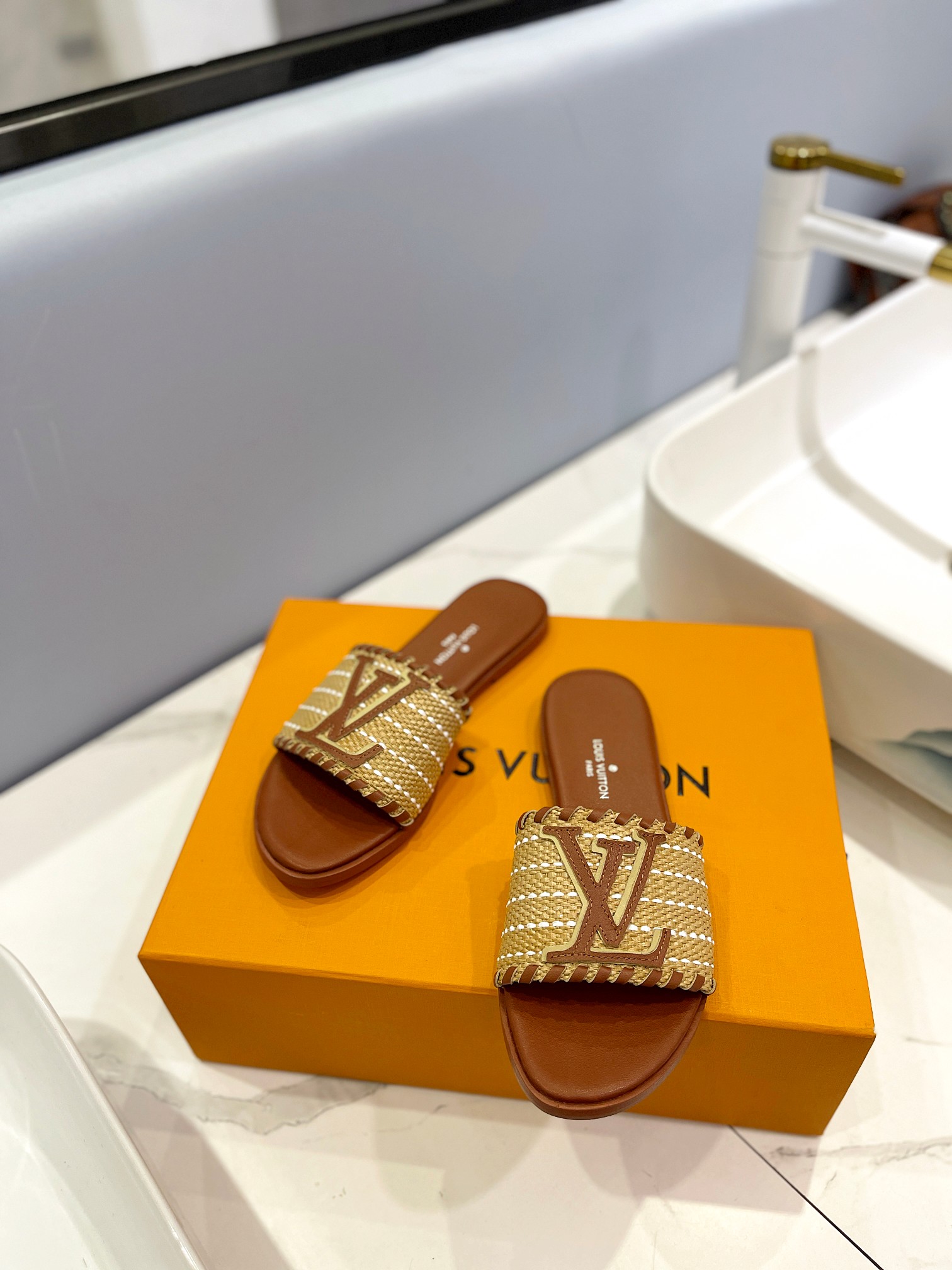 Bagsaaa L0vis Vvtt0n Flat Slides Brown