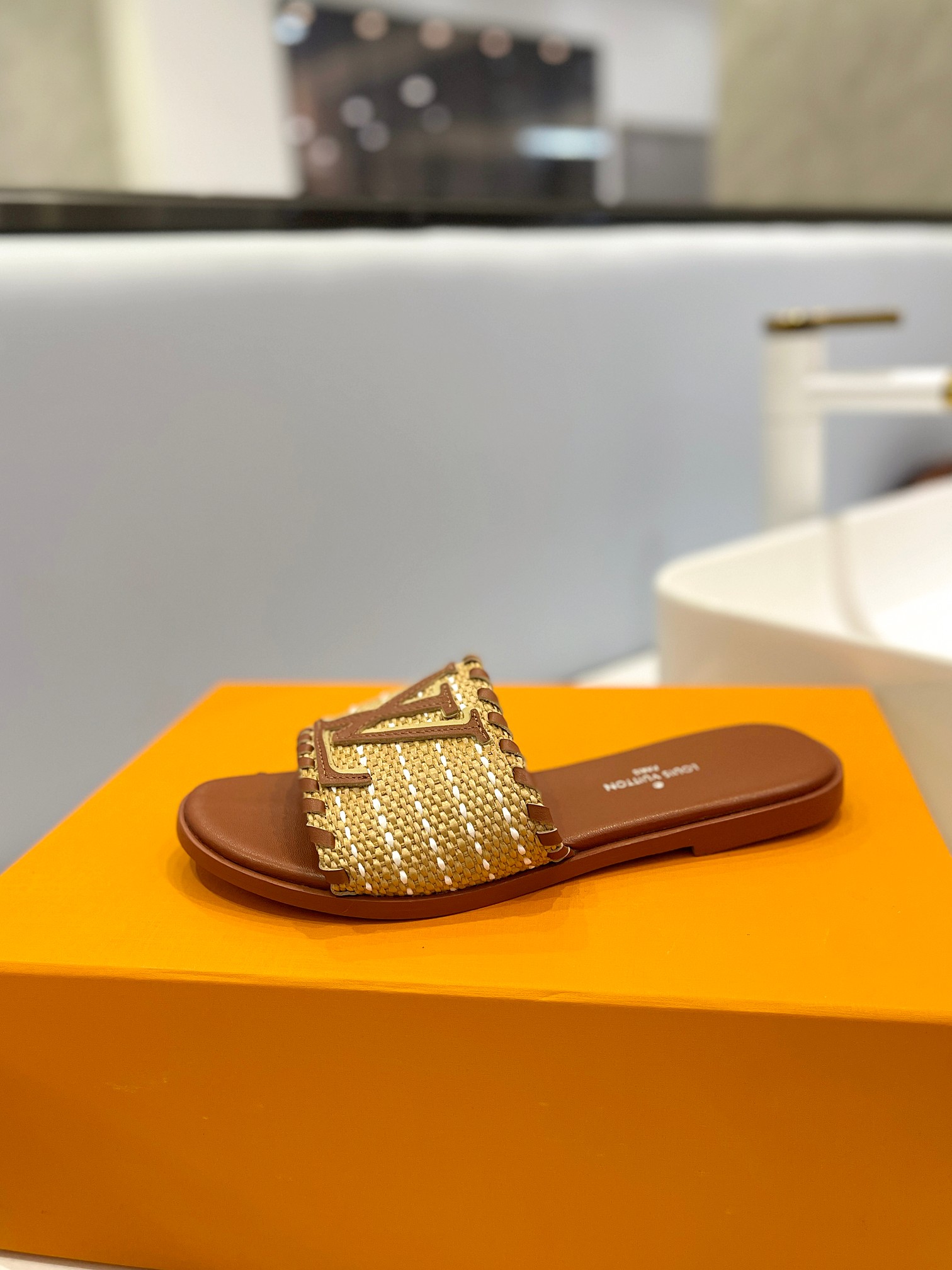 Bagsaaa L0vis Vvtt0n Flat Slides Brown