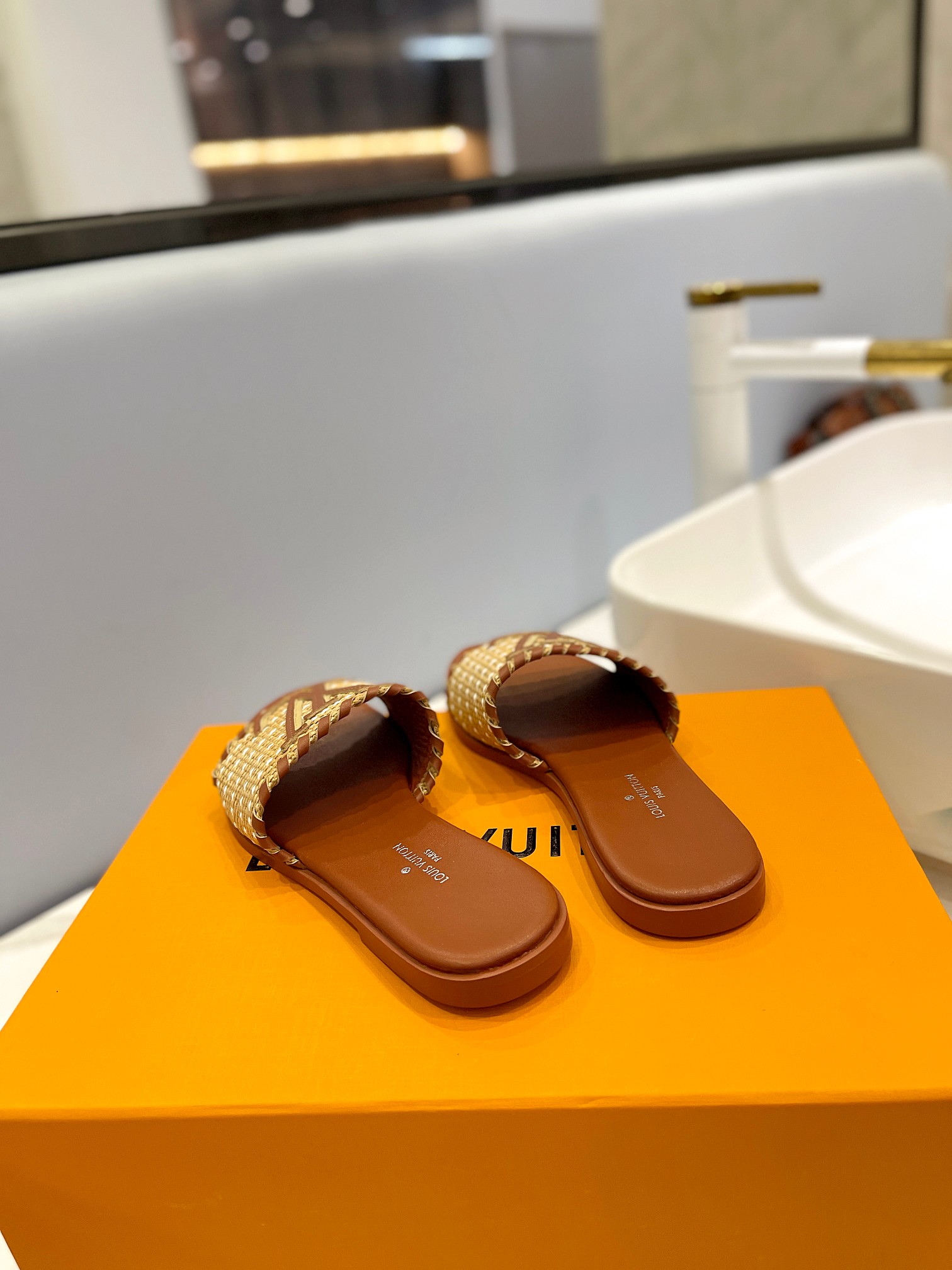 Bagsaaa L0vis Vvtt0n Flat Slides Brown