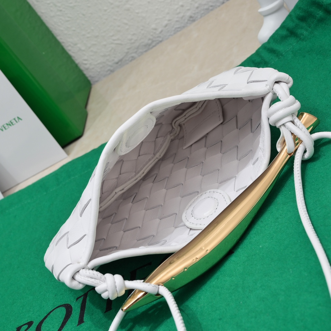 Bagsaaa B0tt*ga Ven*ta Sardine Top Handle White Bag - 20*12*2.5cm