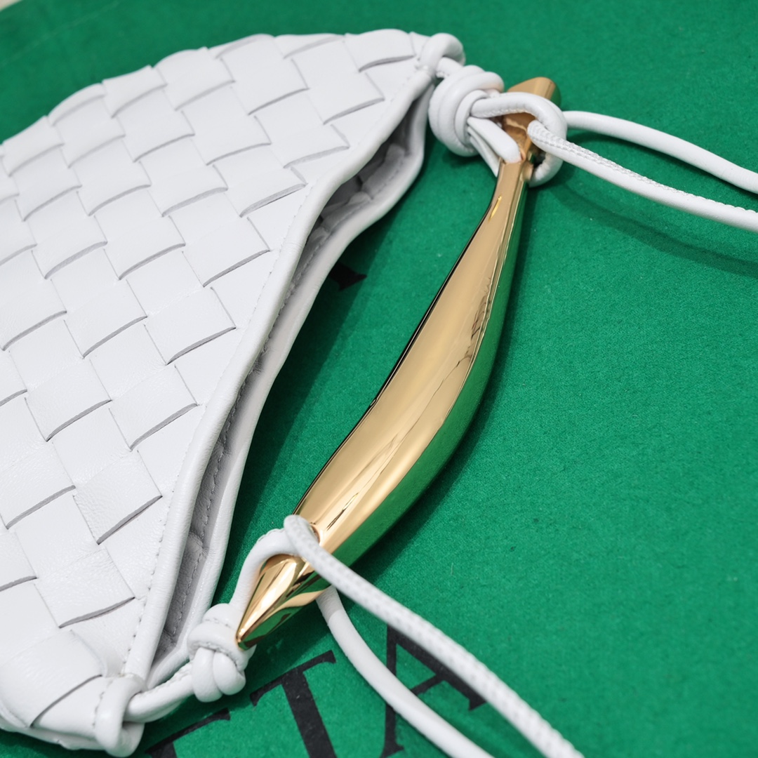 Bagsaaa B0tt*ga Ven*ta Sardine Top Handle White Bag - 20*12*2.5cm