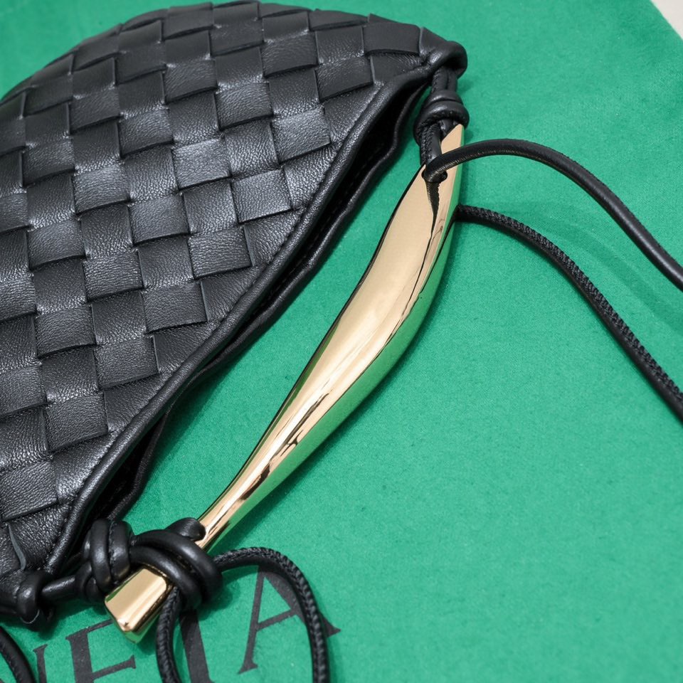Bagsaaa B0tt*ga Ven*ta Sardine Top Handle Black Bag - 20*12*2.5cm