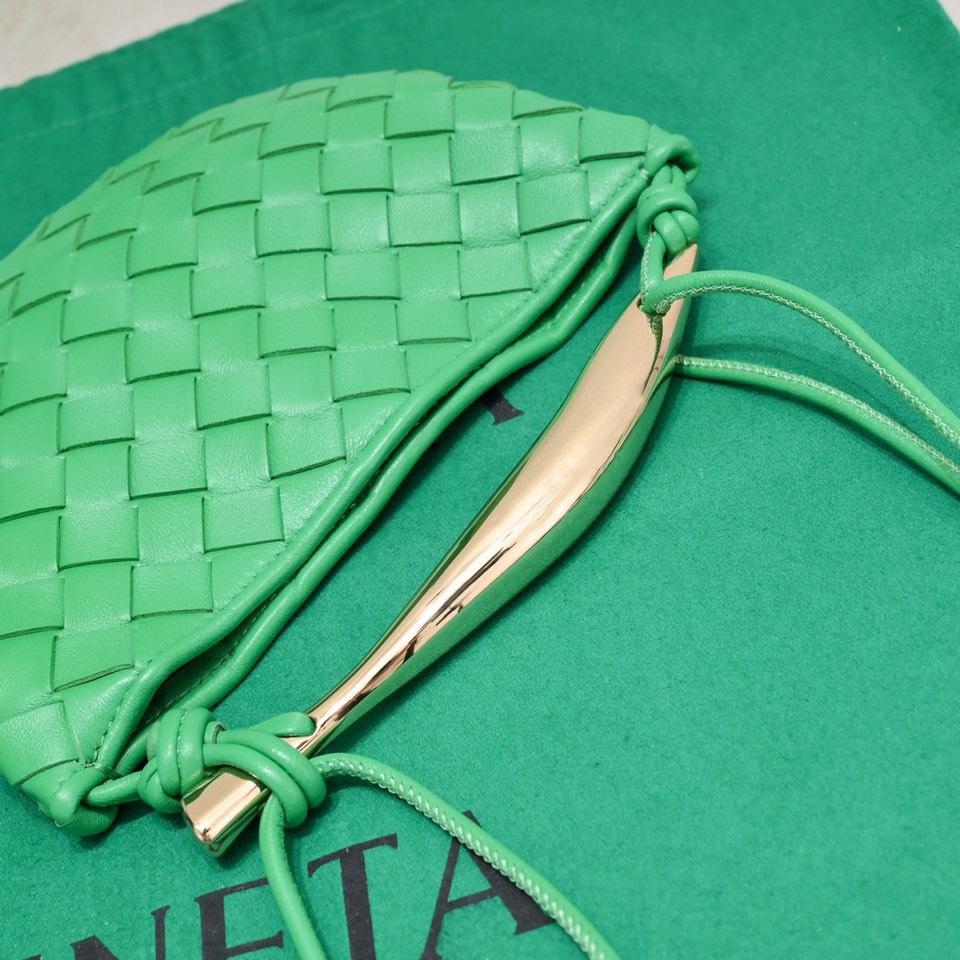 Bagsaaa B0tt*ga Ven*ta Sardine Top Handle Green Bag - 20*12*2.5cm