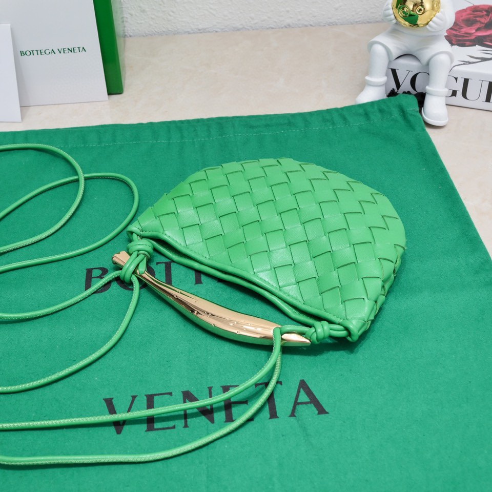 Bagsaaa B0tt*ga Ven*ta Sardine Top Handle Green Bag - 20*12*2.5cm
