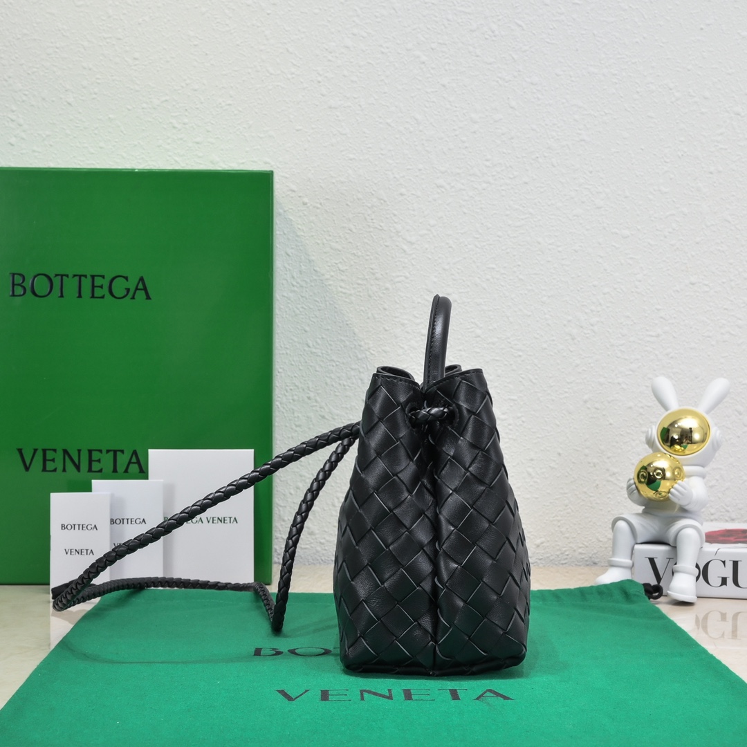 Bagsaaa B0tt*ga Ven*ta Andiamo Medium black leather tote bag - 19*25*10.5cm