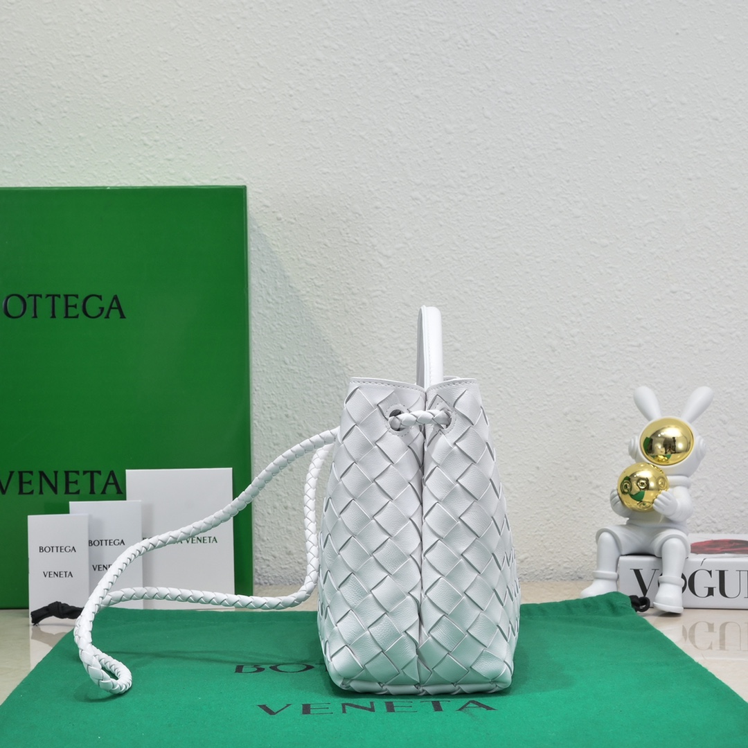 Bagsaaa B0tt*ga Ven*ta Andiamo Medium white leather tote bag - 19*25*10.5cm
