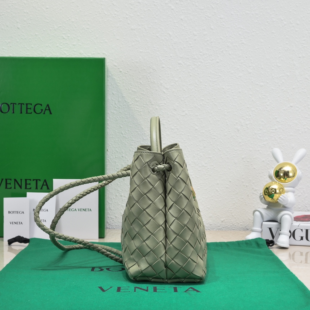 Bagsaaa B0tt*ga Ven*ta Andiamo Medium light green leather tote bag - 19*25*10.5cm